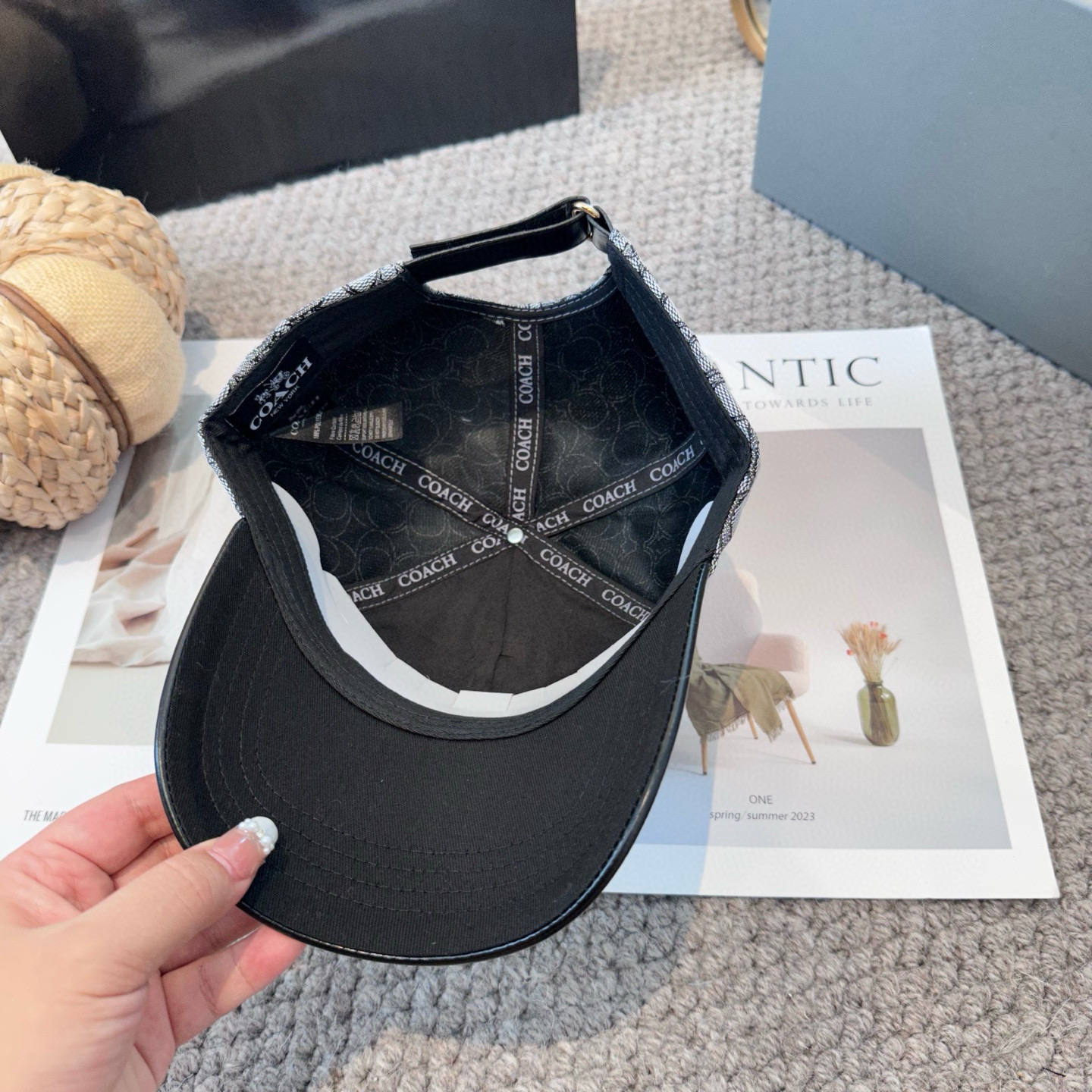  Coach蔻驰新款棒球帽
这款棒球帽真的百搭不过时，性价比也很高，美到逆袭～