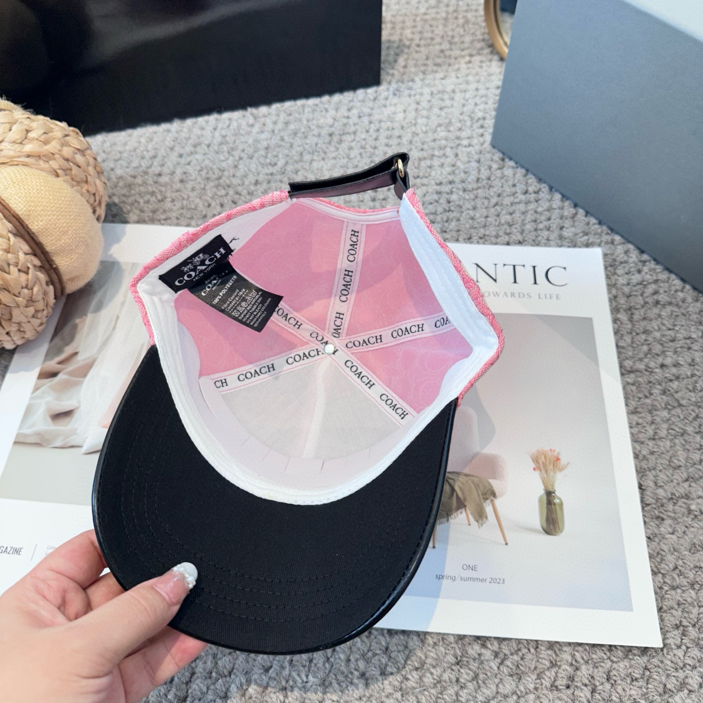  Coach蔻驰新款棒球帽
这款棒球帽真的百搭不过时，性价比也很高，美到逆袭～