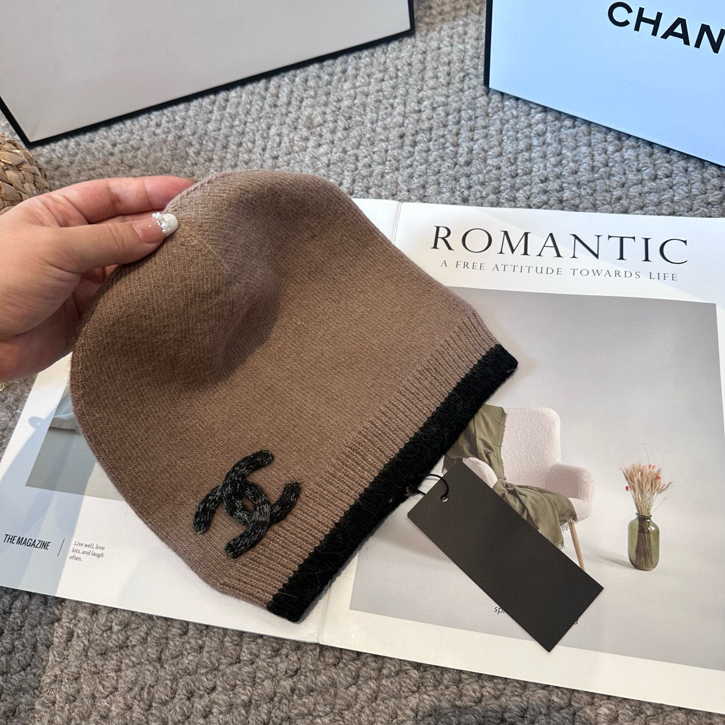 Chanel官网品质香奈儿秋冬网红时尚博主推荐款毛线帽，小红书爆款，手感超柔软舒适的针织线帽，弹性极佳！