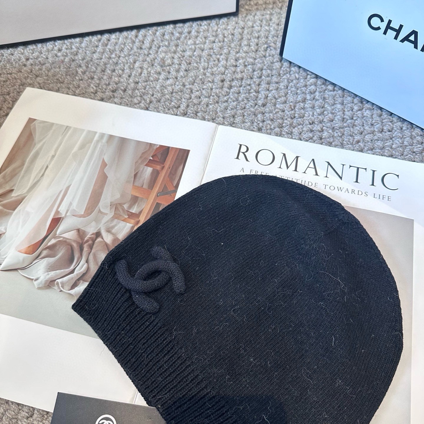 Chanel官网品质香奈儿秋冬网红时尚博主推荐款毛线帽，小红书爆款，手感超柔软舒适的针织线帽，弹性极佳！