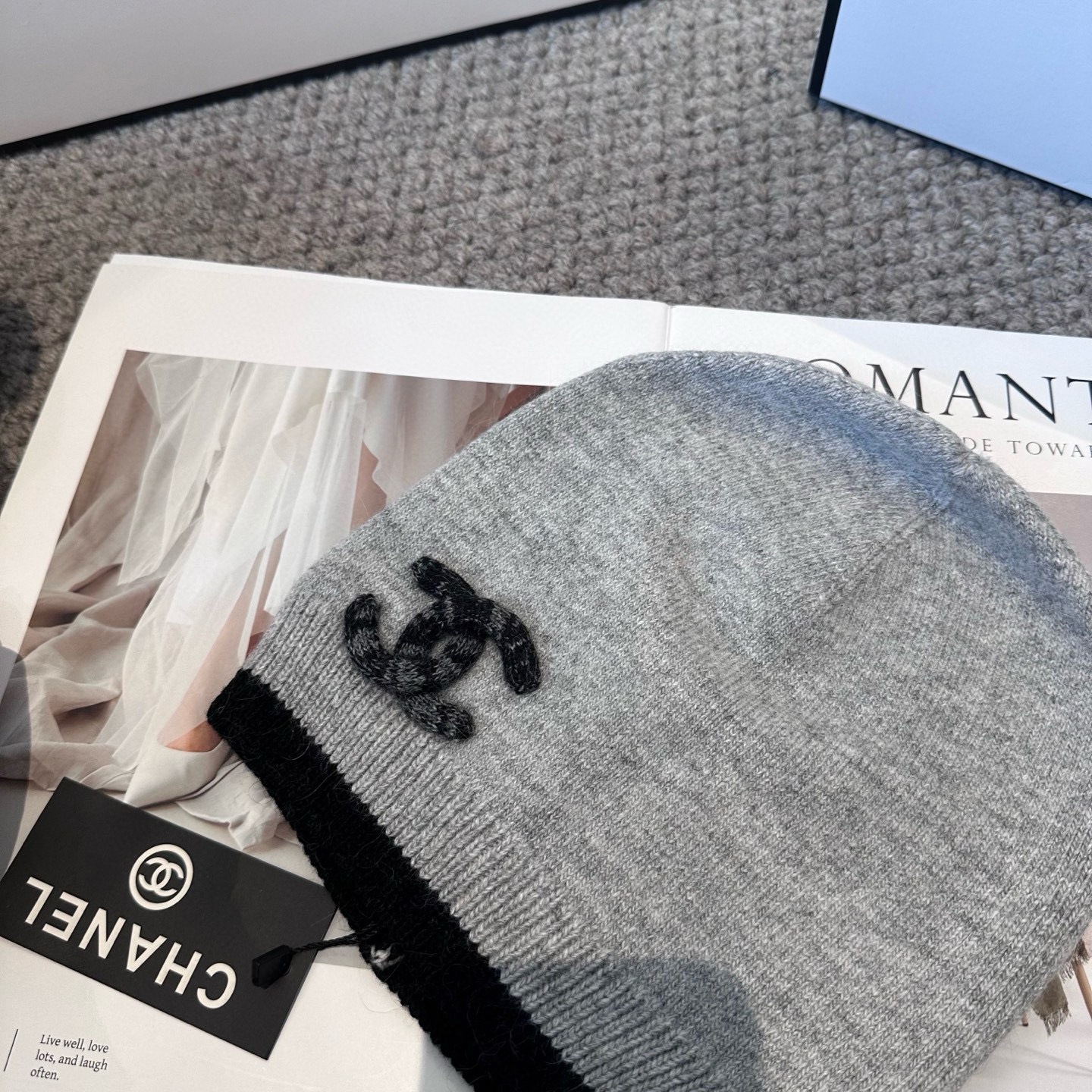  Chanel官网品质香奈儿秋冬网红时尚博主推荐款毛线帽，小红书爆款，手感超柔软舒适的针织线帽，弹性极佳