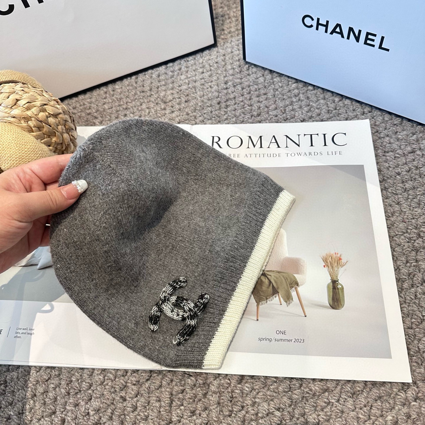 Chanel官网品质香奈儿秋冬网红时尚博主推荐款毛线帽，小红书爆款，手感超柔软舒适的针织线帽，弹性极佳！