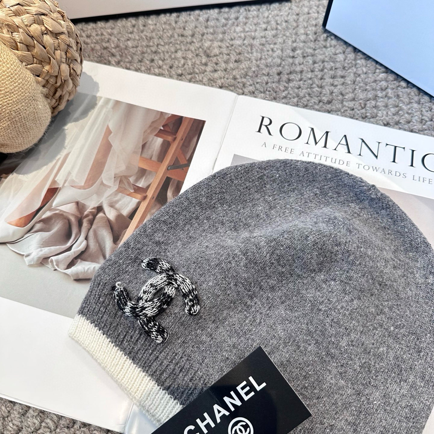 Chanel官网品质香奈儿秋冬网红时尚博主推荐款毛线帽，小红书爆款，手感超柔软舒适的针织线帽，弹性极佳！