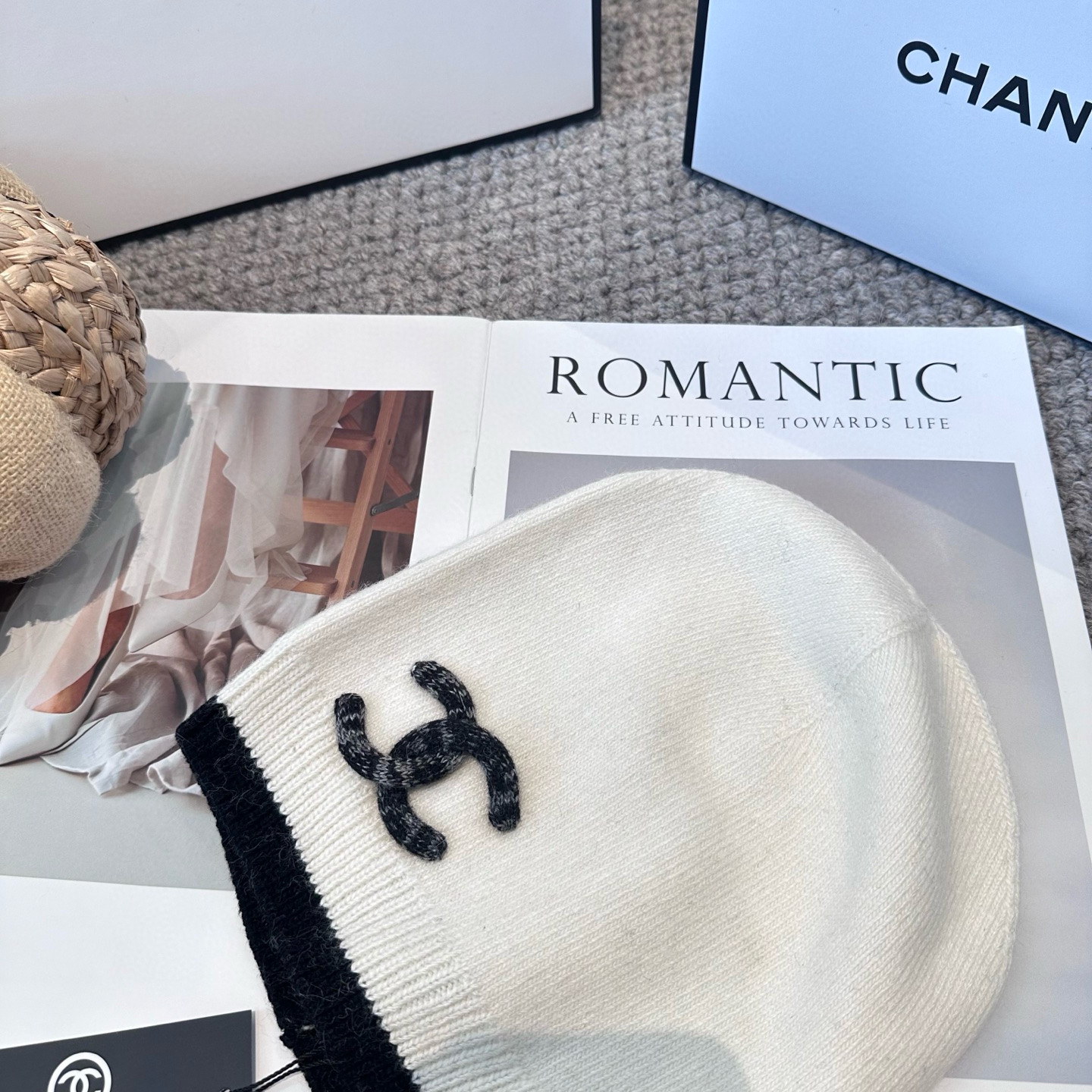 Chanel官网品质香奈儿秋冬网红时尚博主推荐款毛线帽，小红书爆款，手感超柔软舒适的针织线帽，弹性极佳！