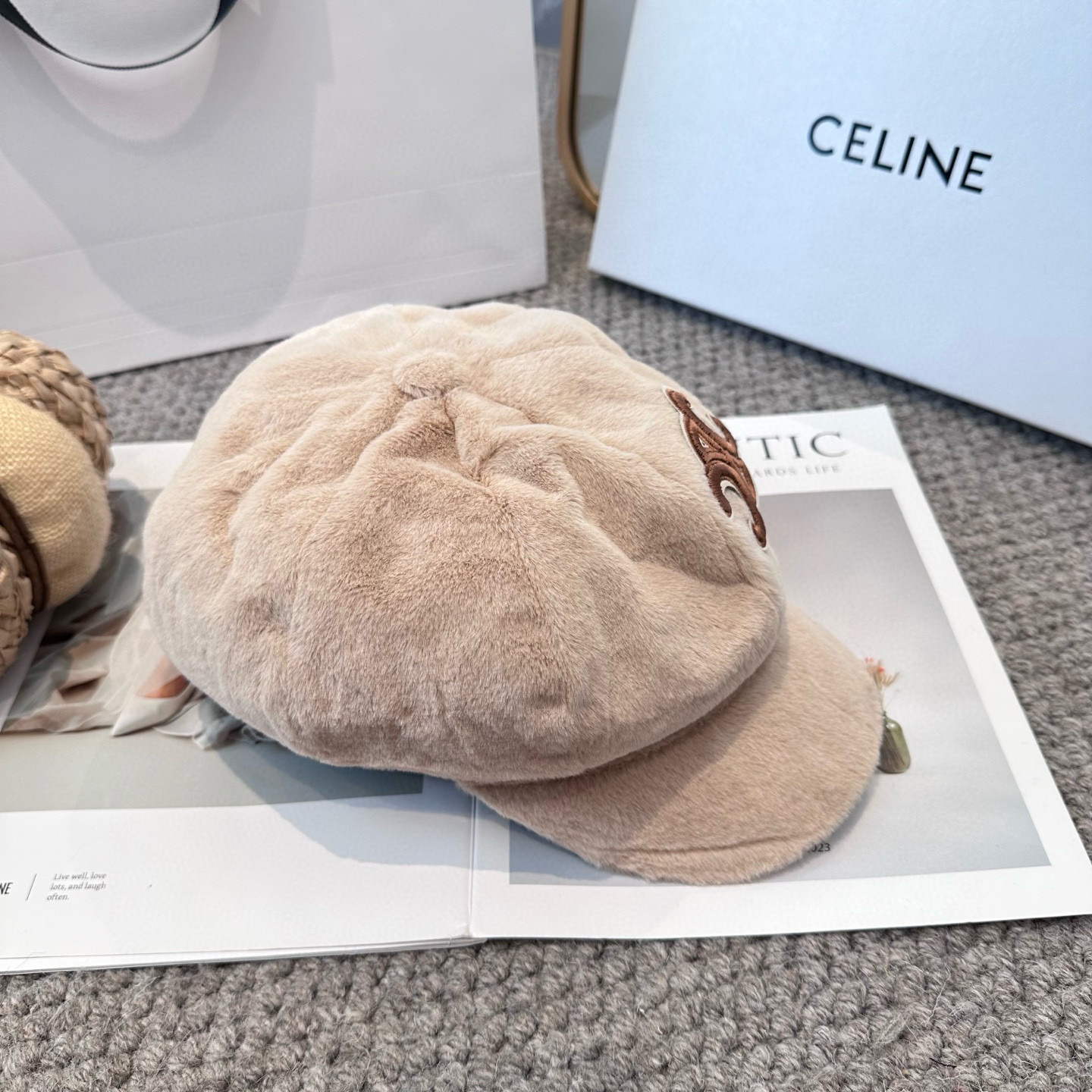 CELINE赛琳韩版八角帽女秋冬加厚保暖毛绒帽子时尚休闲仿兔毛绒潮流时尚