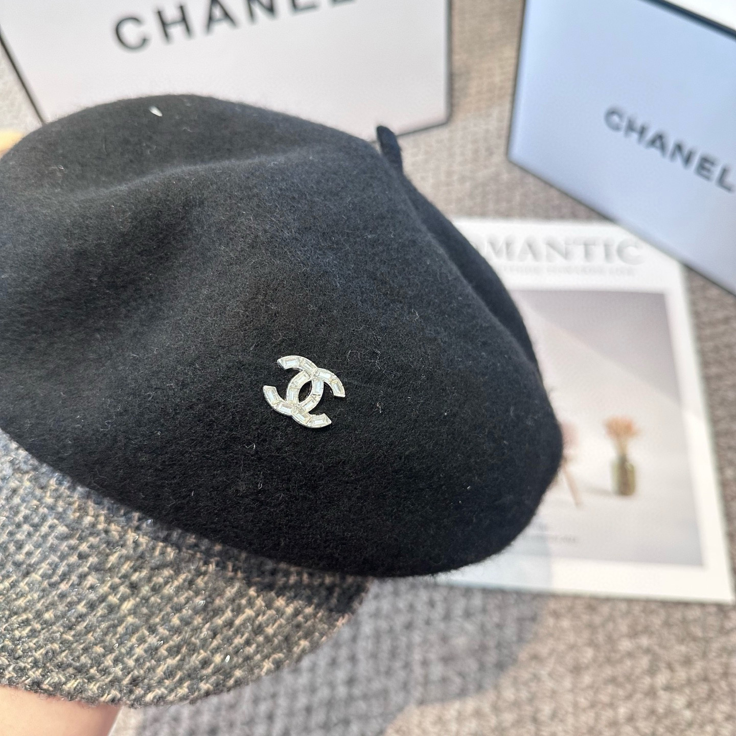  CHANEL 香奈儿 新款羊毛拼接报童帽，高版本原单品质 简约经典logo，质感超级赞👍，精致大牌范，