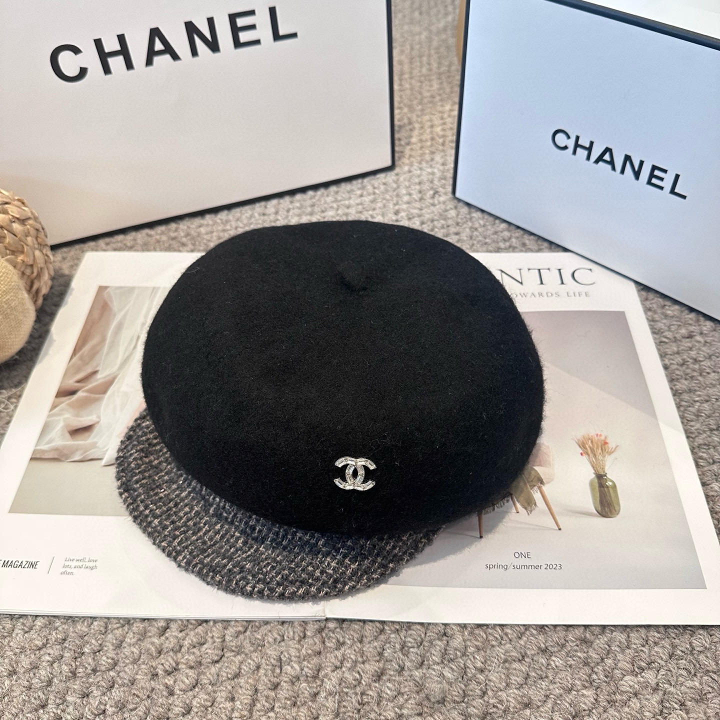  CHANEL 香奈儿 新款羊毛拼接报童帽，高版本原单品质 简约经典logo，质感超级赞👍，精致大牌范，