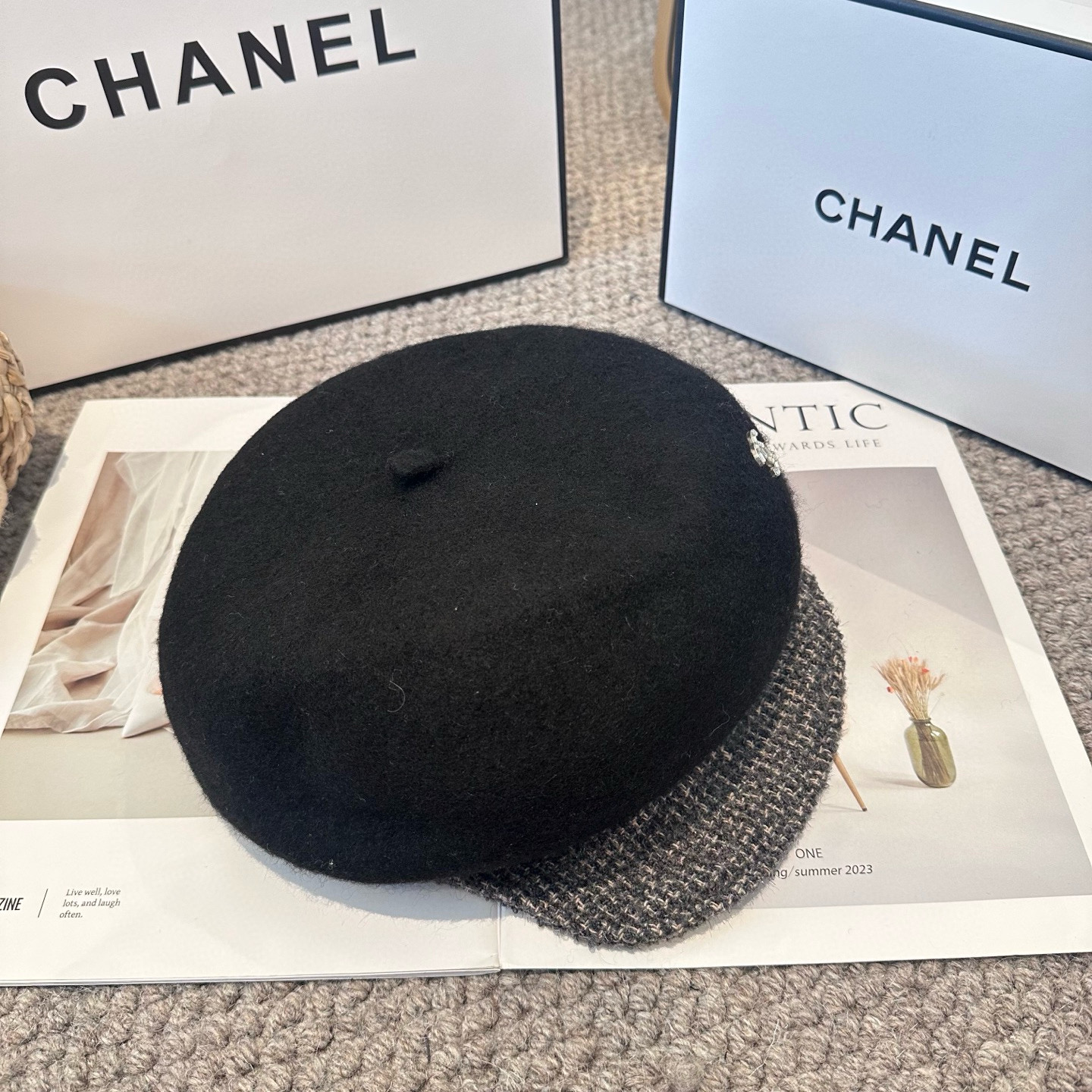  CHANEL 香奈儿 新款羊毛拼接报童帽，高版本原单品质 简约经典logo，质感超级赞👍，精致大牌范，