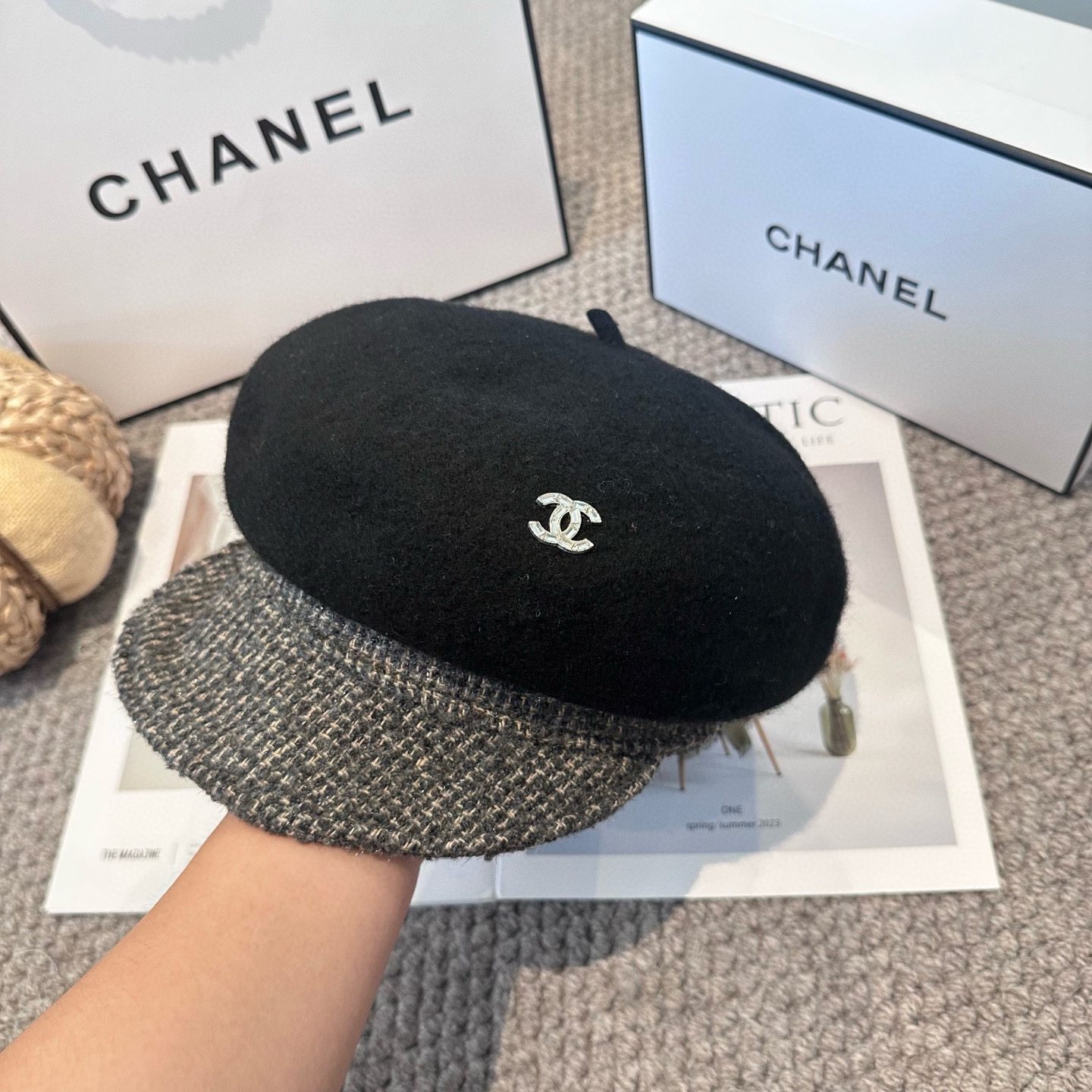  CHANEL 香奈儿 新款羊毛拼接报童帽，高版本原单品质 简约经典logo，质感超级赞👍，精致大牌范，