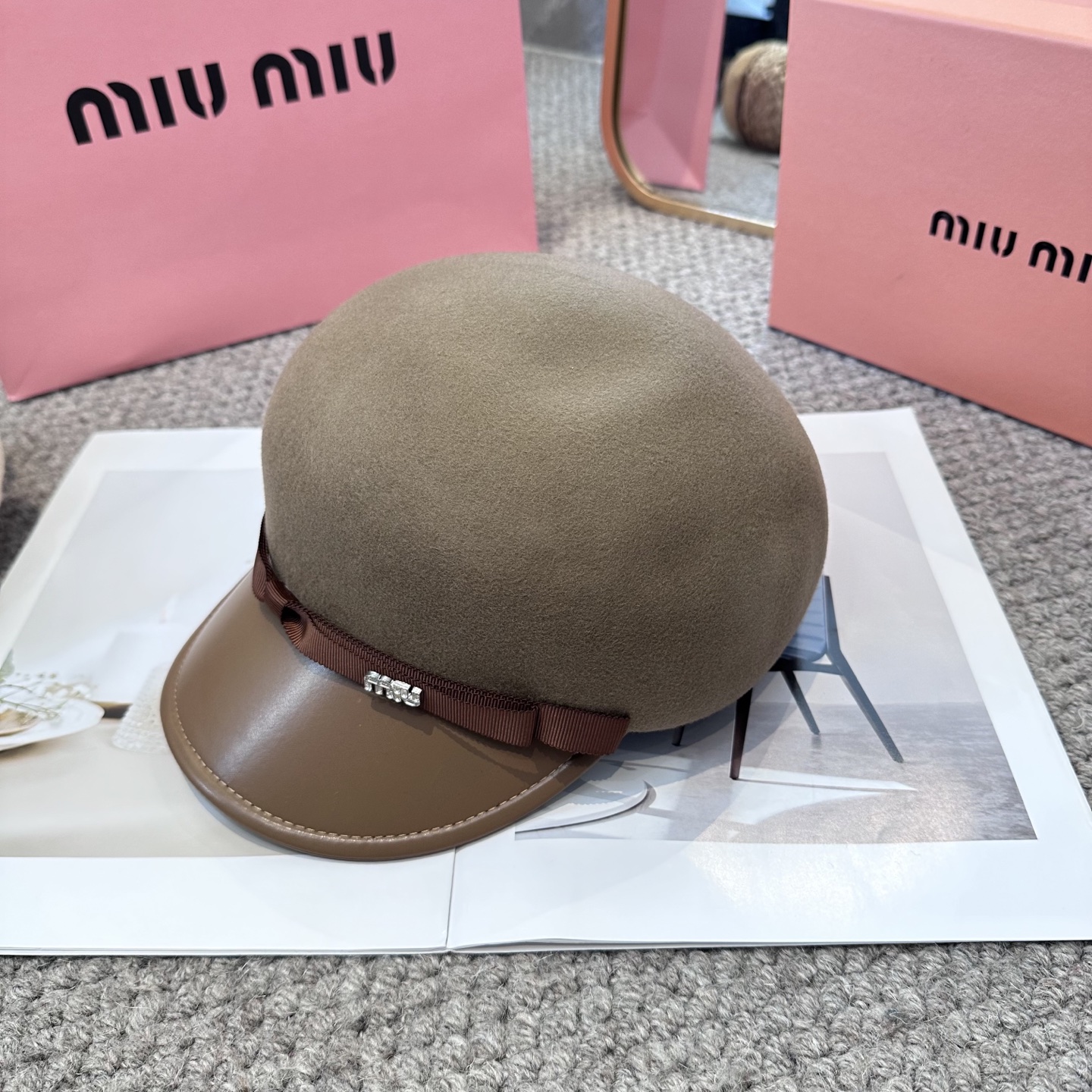  miumiu缪缪 新款蝴蝶结羊毛呢 女秋冬百搭辣妹个性显脸小 不挑人的帽型 