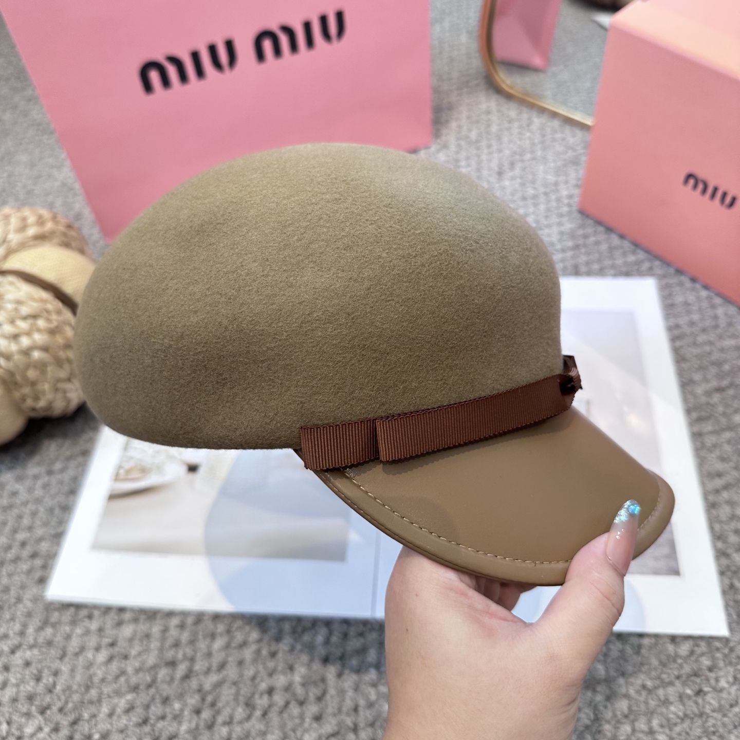  miumiu缪缪 新款蝴蝶结羊毛呢 女秋冬百搭辣妹个性显脸小 不挑人的帽型 