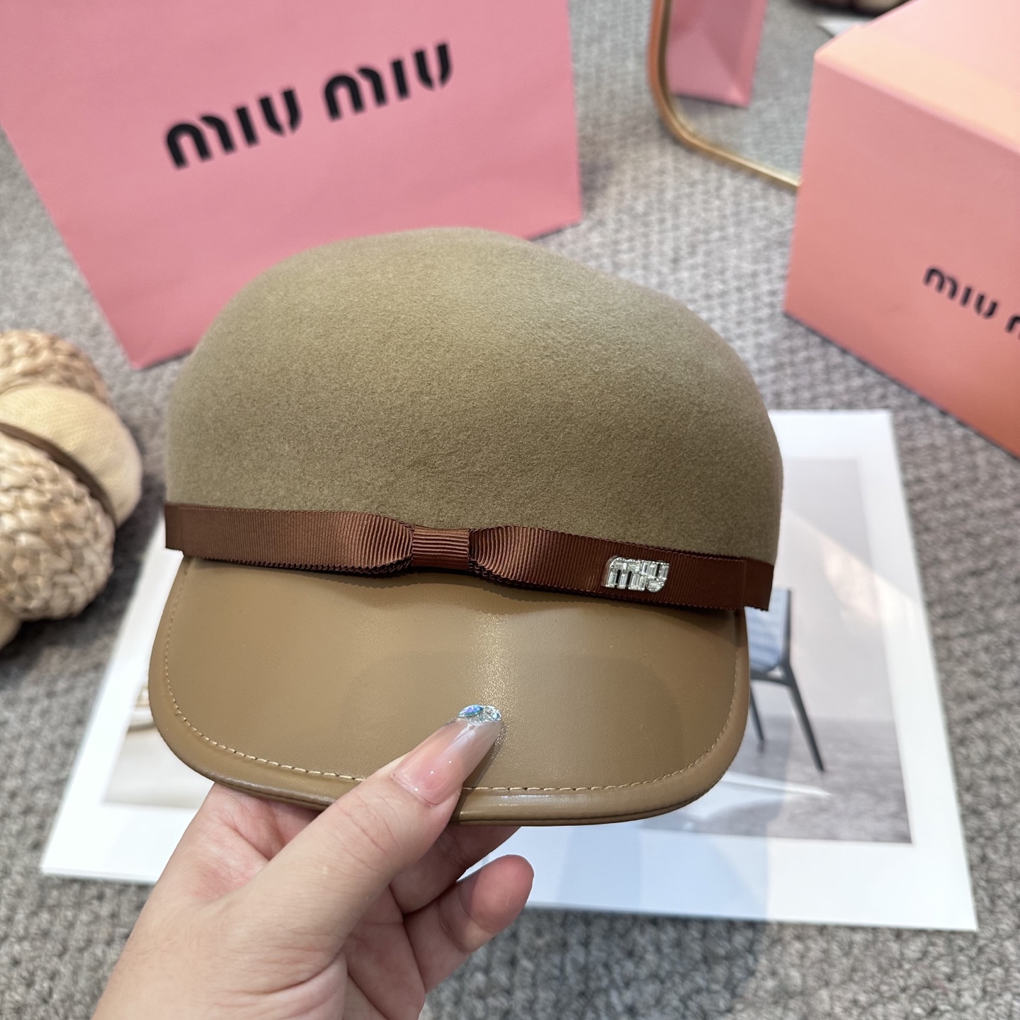  miumiu缪缪 新款蝴蝶结羊毛呢 女秋冬百搭辣妹个性显脸小 不挑人的帽型 