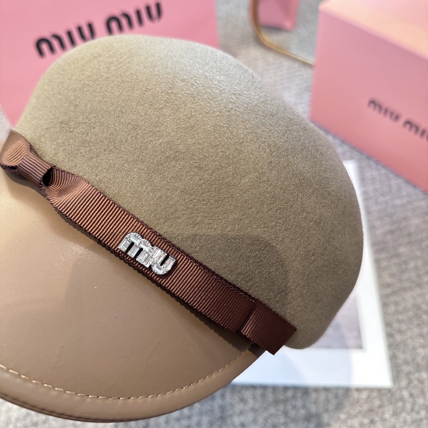  miumiu缪缪 新款蝴蝶结羊毛呢 女秋冬百搭辣妹个性显脸小 不挑人的帽型 