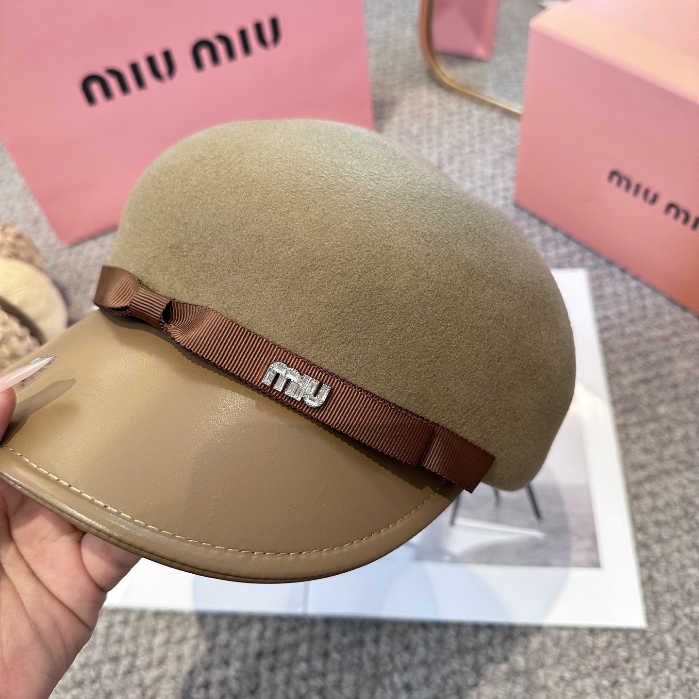  miumiu缪缪 新款蝴蝶结羊毛呢 女秋冬百搭辣妹个性显脸小 不挑人的帽型 