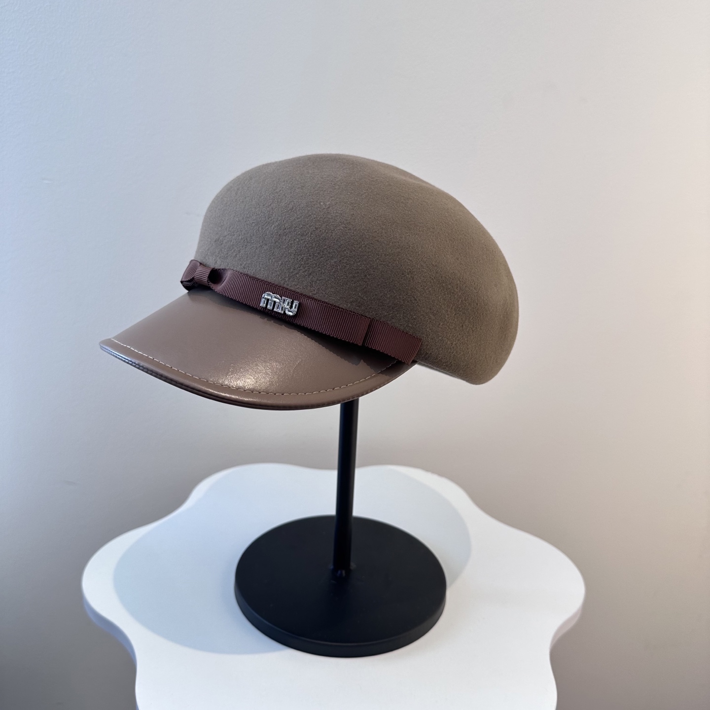  miumiu缪缪 新款蝴蝶结羊毛呢 女秋冬百搭辣妹个性显脸小 不挑人的帽型 