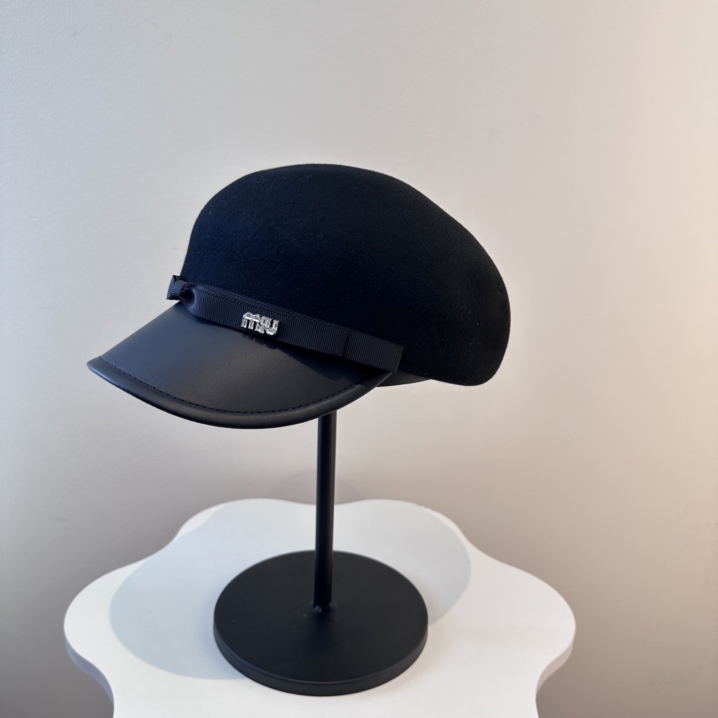  miumiu缪缪 新款蝴蝶结羊毛呢 女秋冬百搭辣妹个性显脸小 不挑人的帽型 