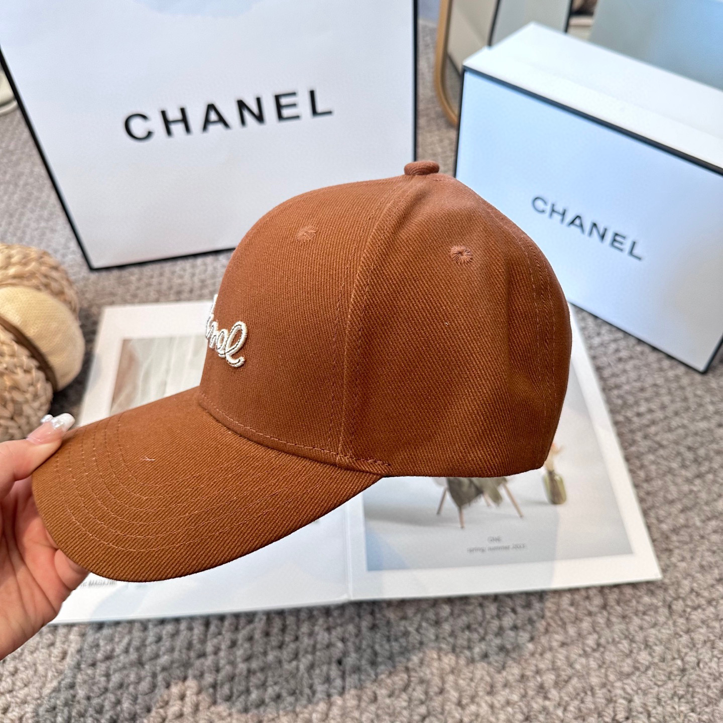   CHANEL香奈儿 新款简约刺绣logo棒球帽，新款出货，大牌款超好搭配，赶紧入手！