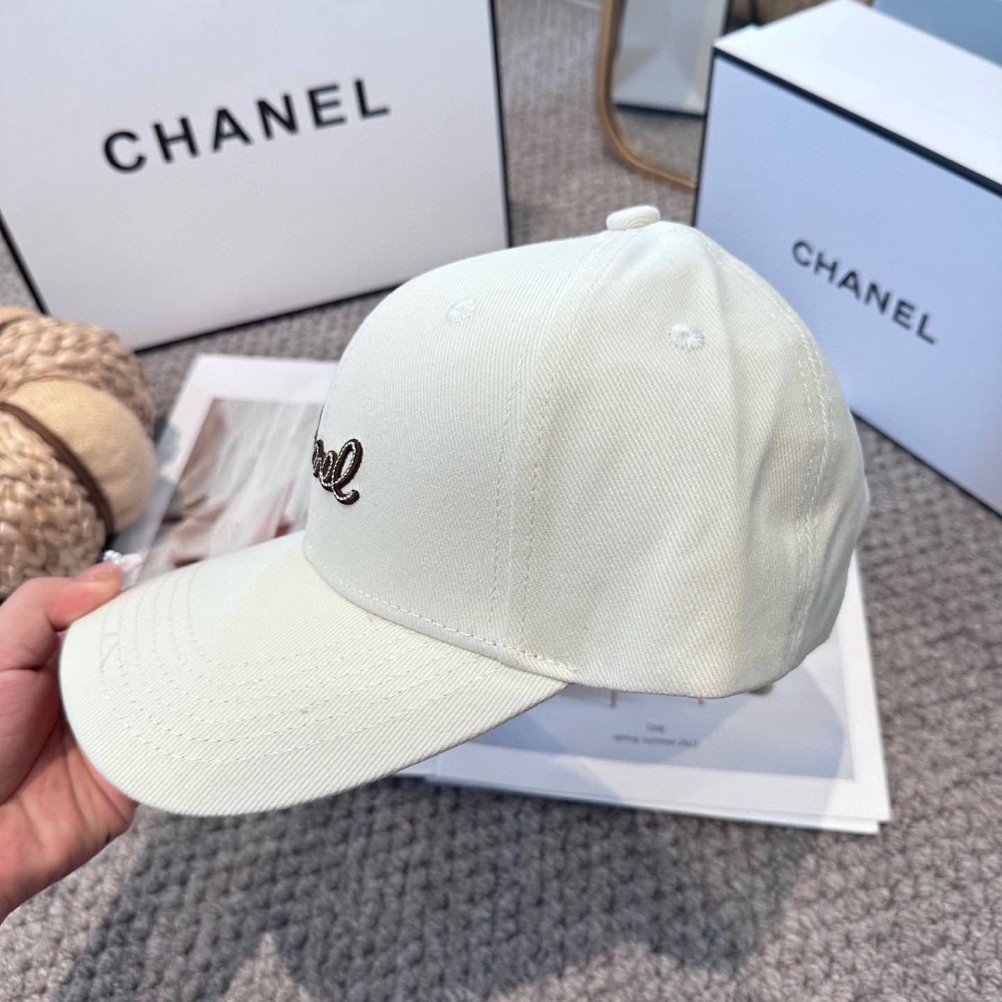   CHANEL香奈儿 新款简约刺绣logo棒球帽，新款出货，大牌款超好搭配，赶紧入手！