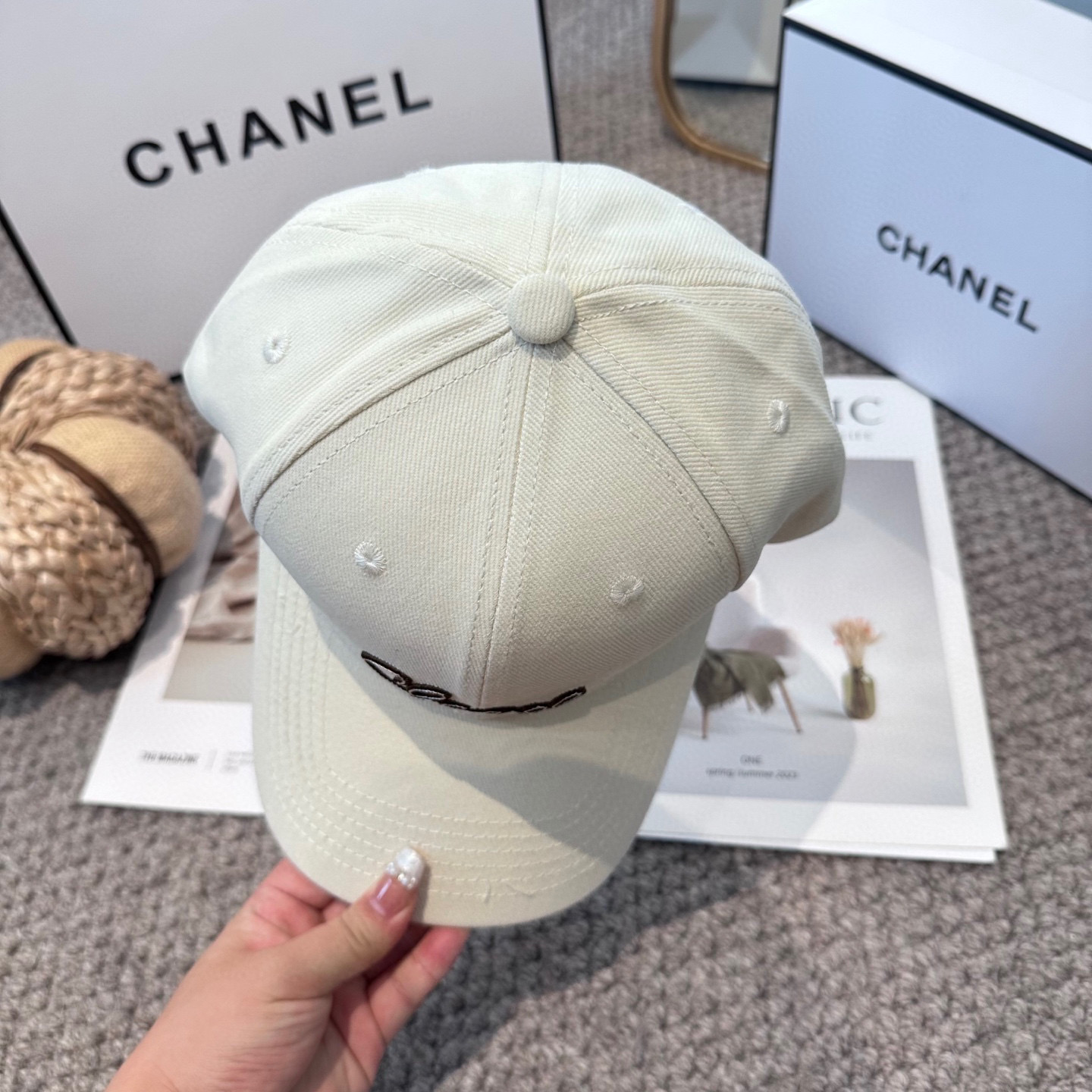   CHANEL香奈儿 新款简约刺绣logo棒球帽，新款出货，大牌款超好搭配，赶紧入手！