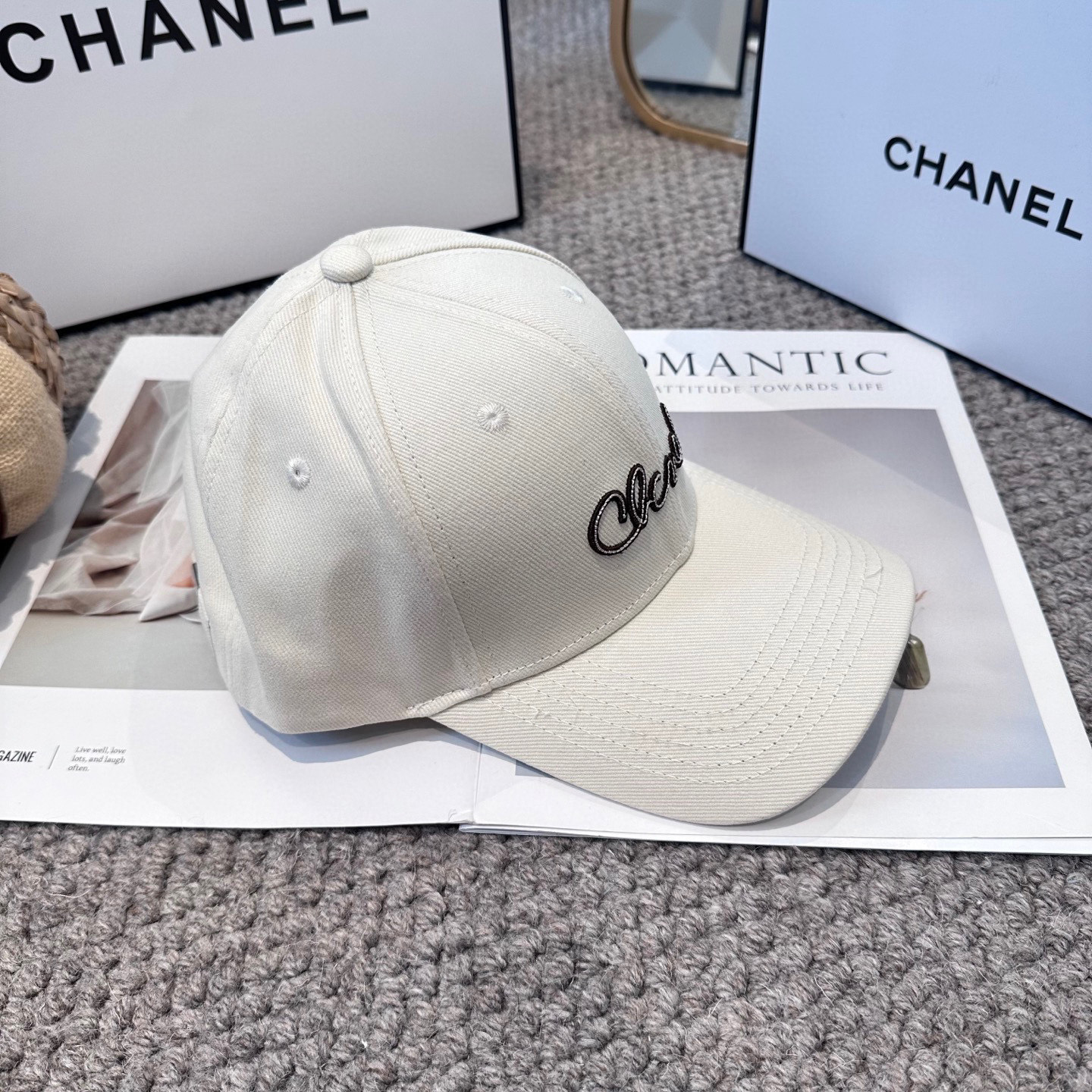   CHANEL香奈儿 新款简约刺绣logo棒球帽，新款出货，大牌款超好搭配，赶紧入手！