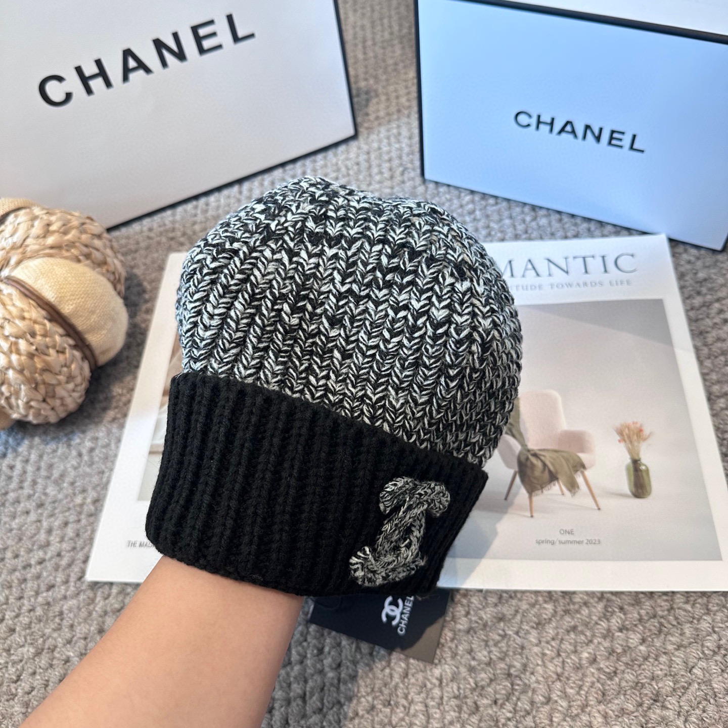 Chanel官网品质香奈儿秋冬网红时尚博主推荐款毛线帽，小红书爆款，手感超柔软舒适的针织线帽，弹性极佳！