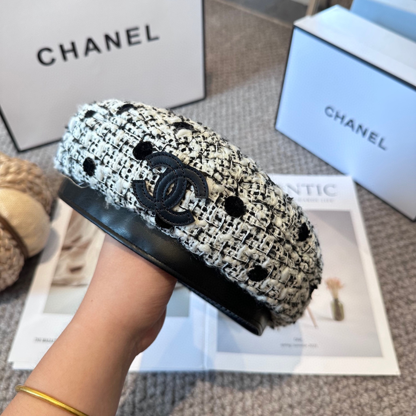  CHANEL香奈儿 新款皮革羊毛拼接贝雷帽女秋冬百搭辣妹个性显脸小 不挑人的帽型 