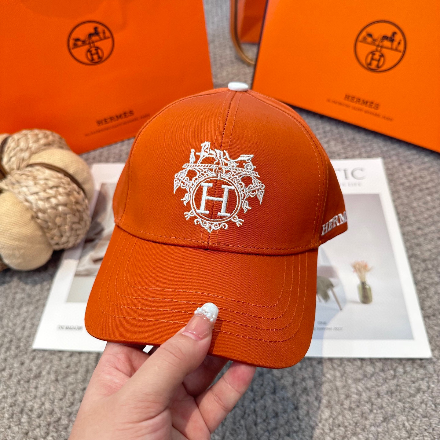  HERMÈS (爱马仕)最新款原单棒球帽 正品开模订制，做工细致，时尚帅气质量超赞！