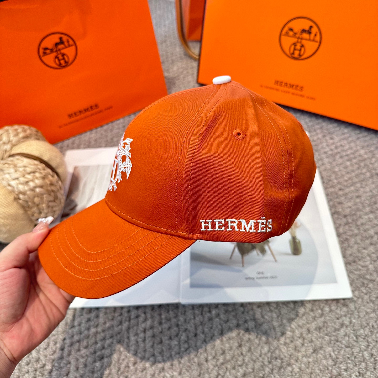  HERMÈS (爱马仕)最新款原单棒球帽 正品开模订制，做工细致，时尚帅气质量超赞！