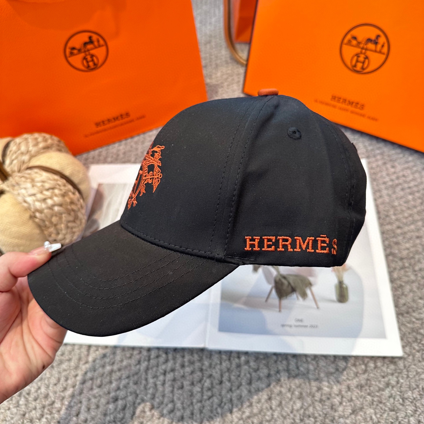  HERMÈS (爱马仕)最新款原单棒球帽 正品开模订制，做工细致，时尚帅气质量超赞！