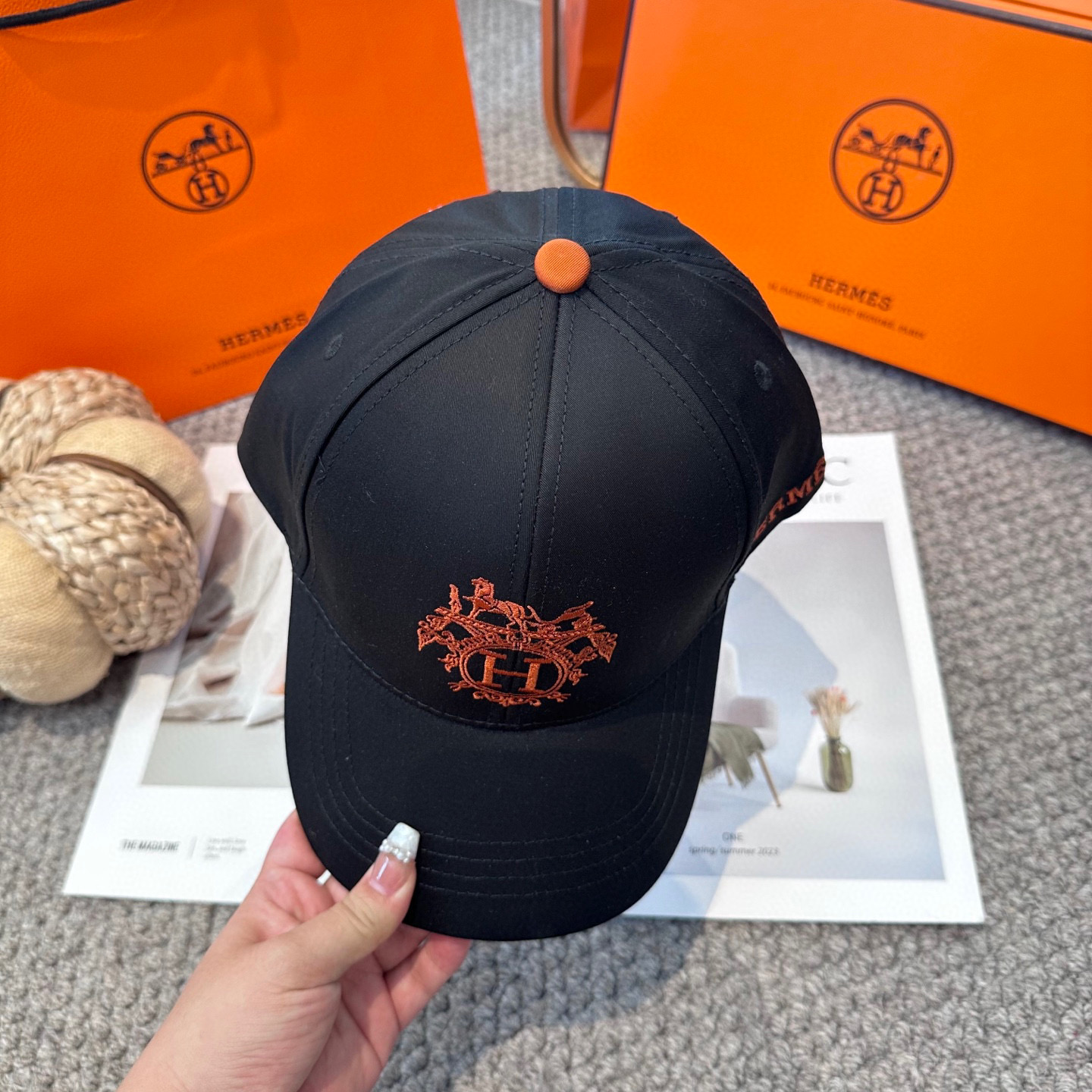  HERMÈS (爱马仕)最新款原单棒球帽 正品开模订制，做工细致，时尚帅气质量超赞！