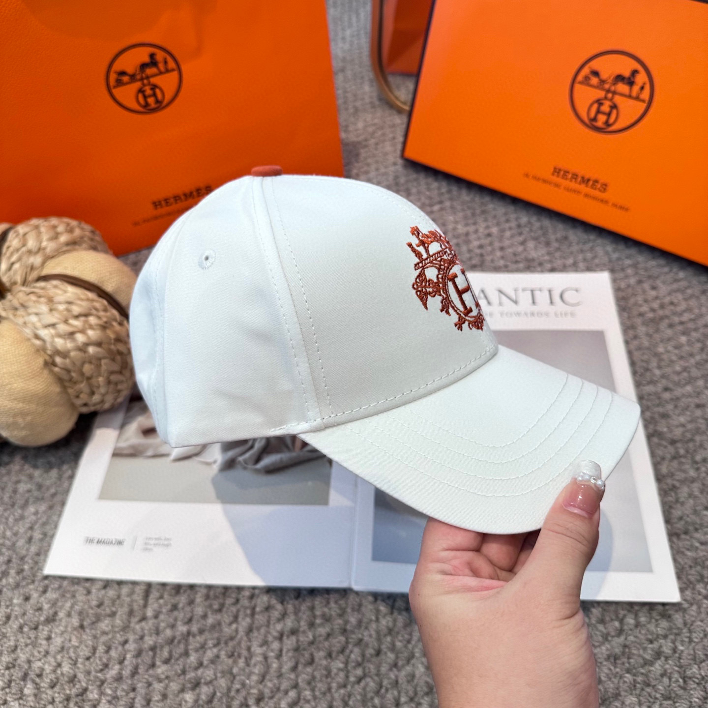  HERMÈS (爱马仕)最新款原单棒球帽 正品开模订制，做工细致，时尚帅气质量超赞！