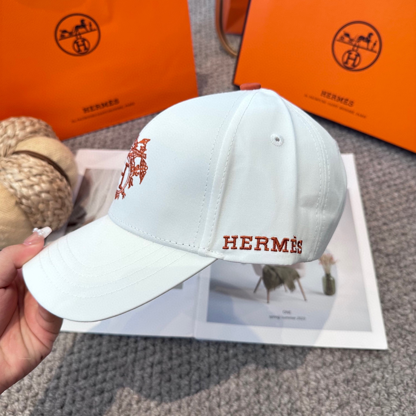  HERMÈS (爱马仕)最新款原单棒球帽 正品开模订制，做工细致，时尚帅气质量超赞！