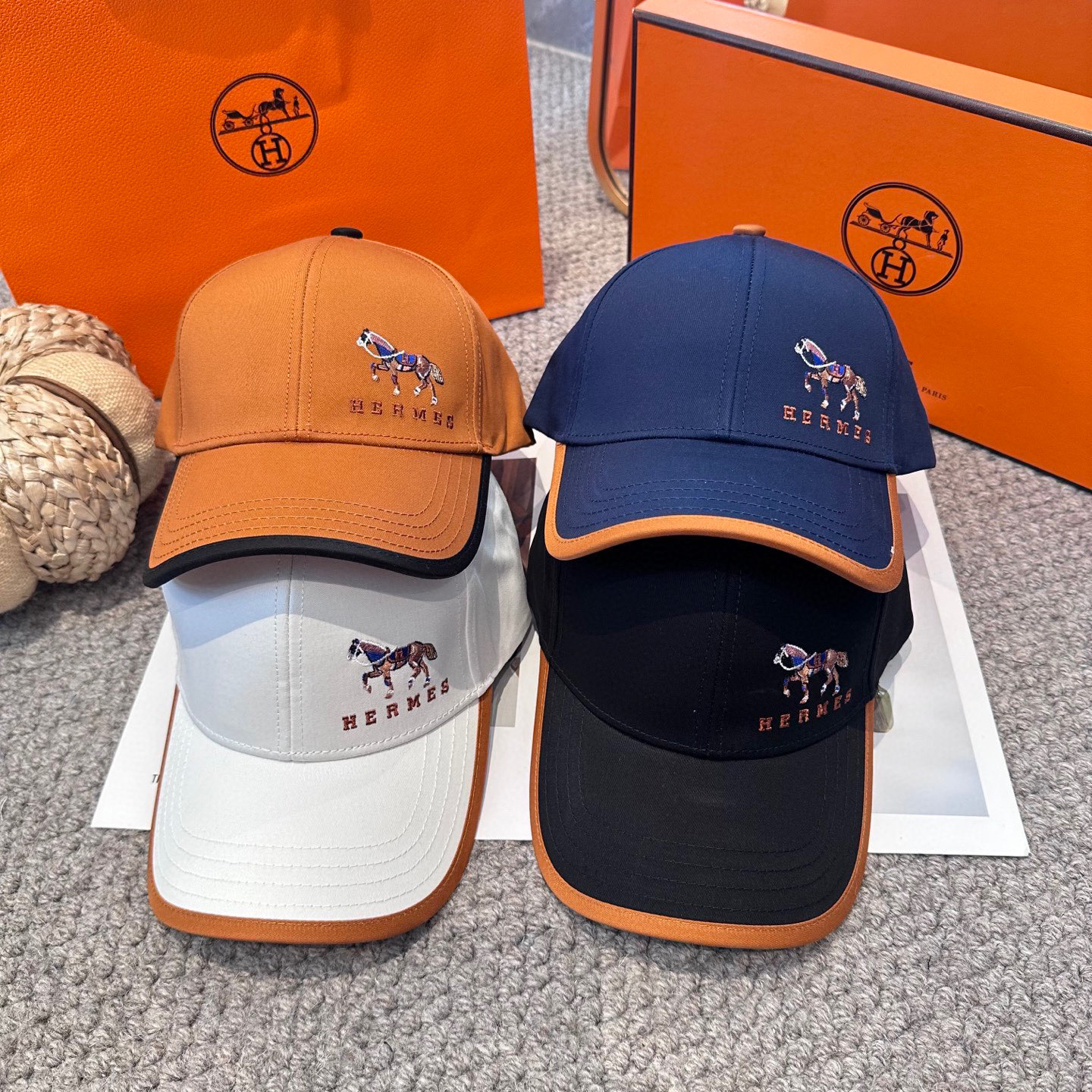  HERMÈS (爱马仕)最新款原单棒球帽 正品开模订制，做工细致，时尚帅气质量超赞！