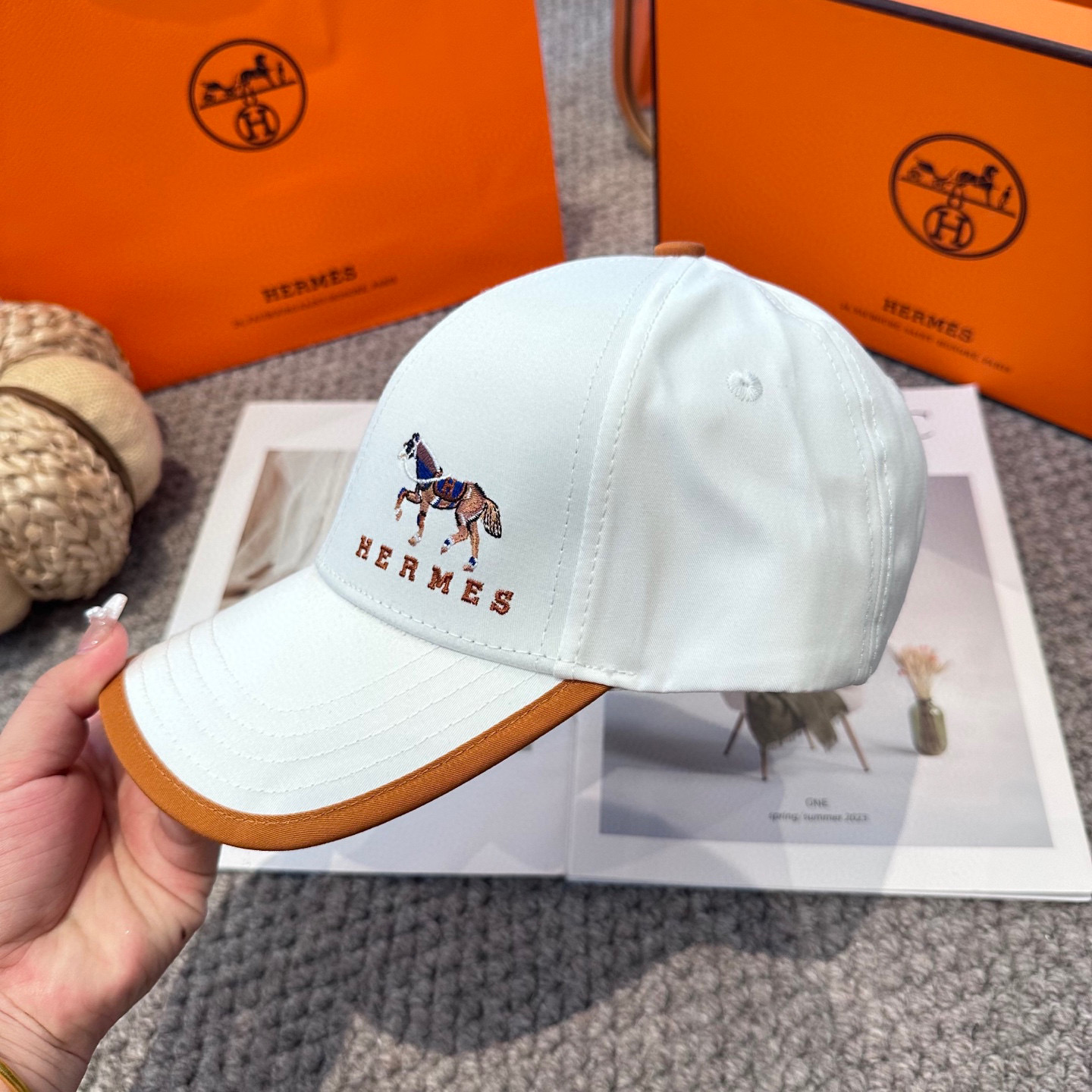  HERMÈS (爱马仕)最新款原单棒球帽 正品开模订制，做工细致，时尚帅气质量超赞！