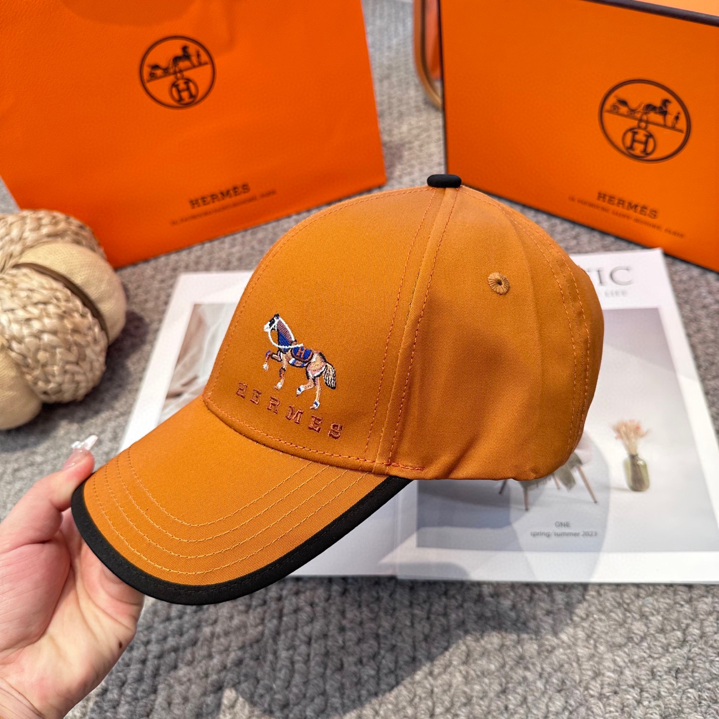  HERMÈS (爱马仕)最新款原单棒球帽 正品开模订制，做工细致，时尚帅气质量超赞！