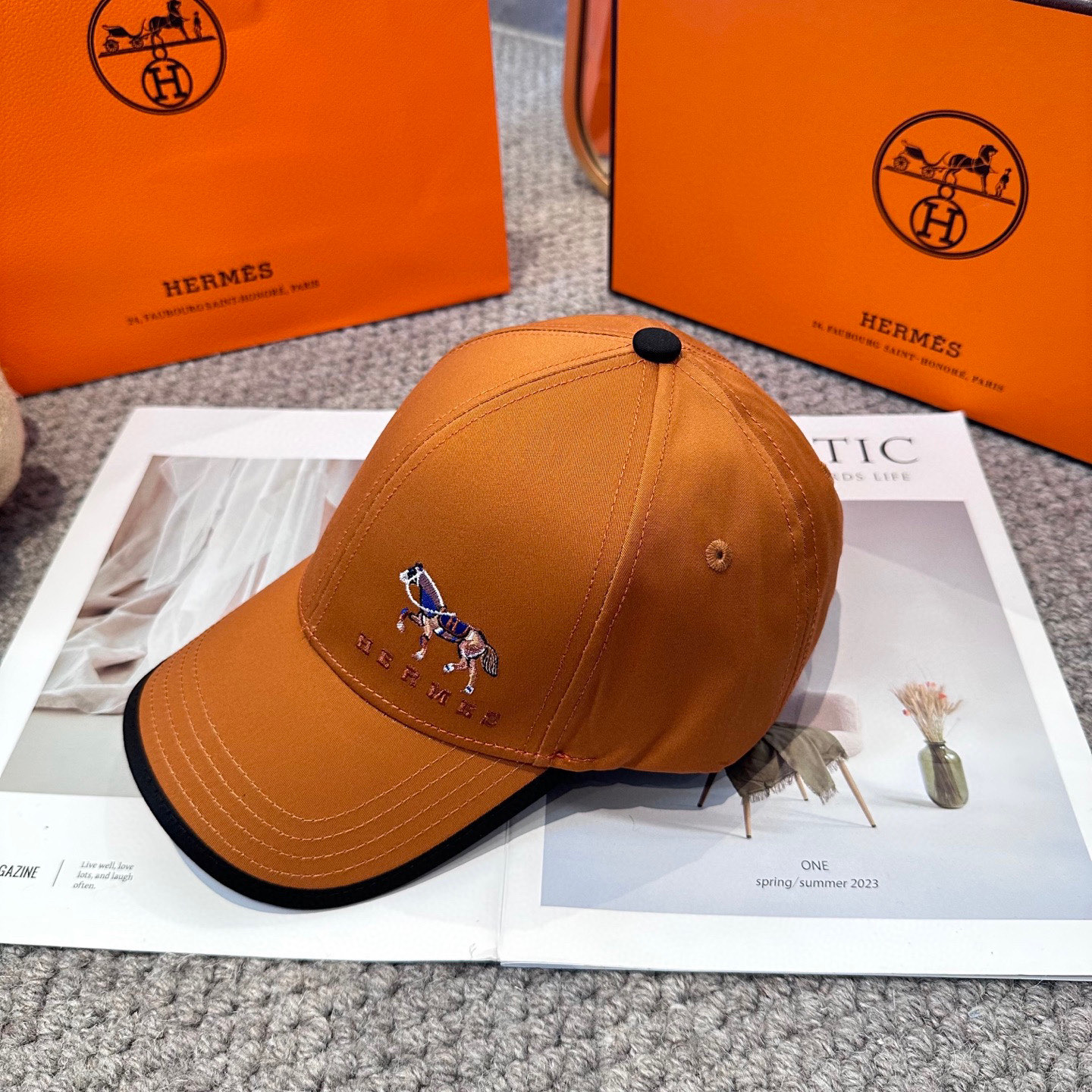  HERMÈS (爱马仕)最新款原单棒球帽 正品开模订制，做工细致，时尚帅气质量超赞！