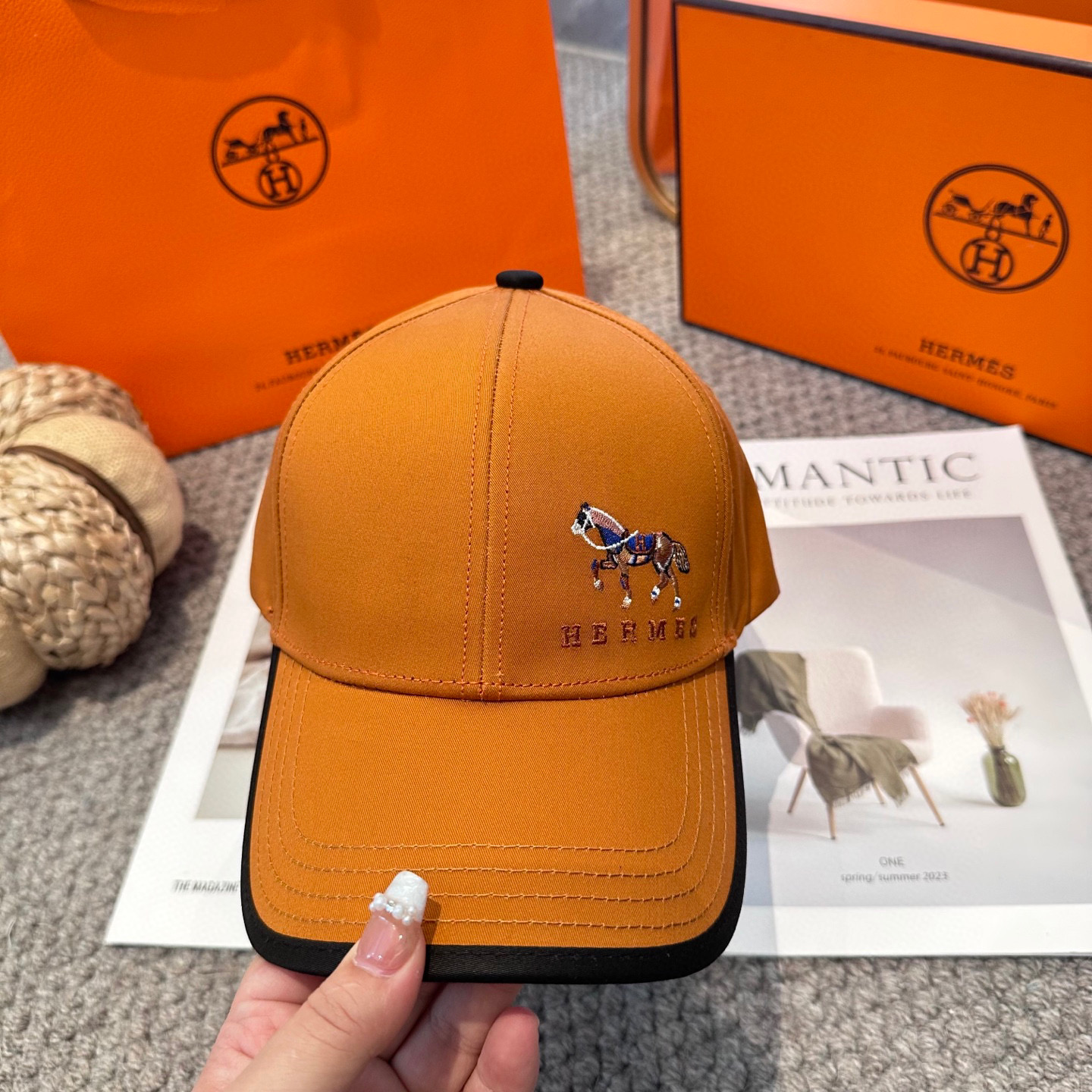  HERMÈS (爱马仕)最新款原单棒球帽 正品开模订制，做工细致，时尚帅气质量超赞！