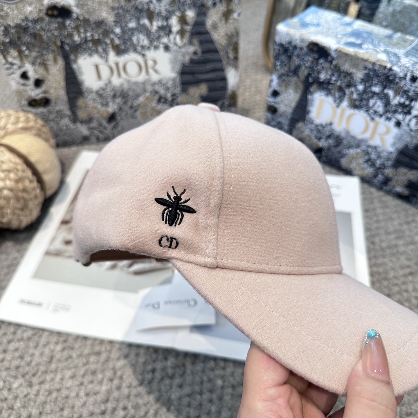 P68 DIOR迪奥 刺绣小蜜蜂
官网同步新款发布 D家棒球帽🧢超级火爆