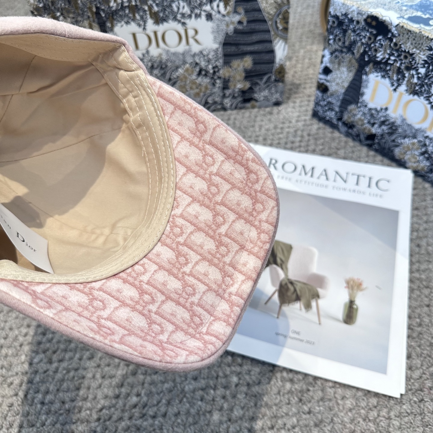 P68 DIOR迪奥 刺绣小蜜蜂
官网同步新款发布 D家棒球帽🧢超级火爆