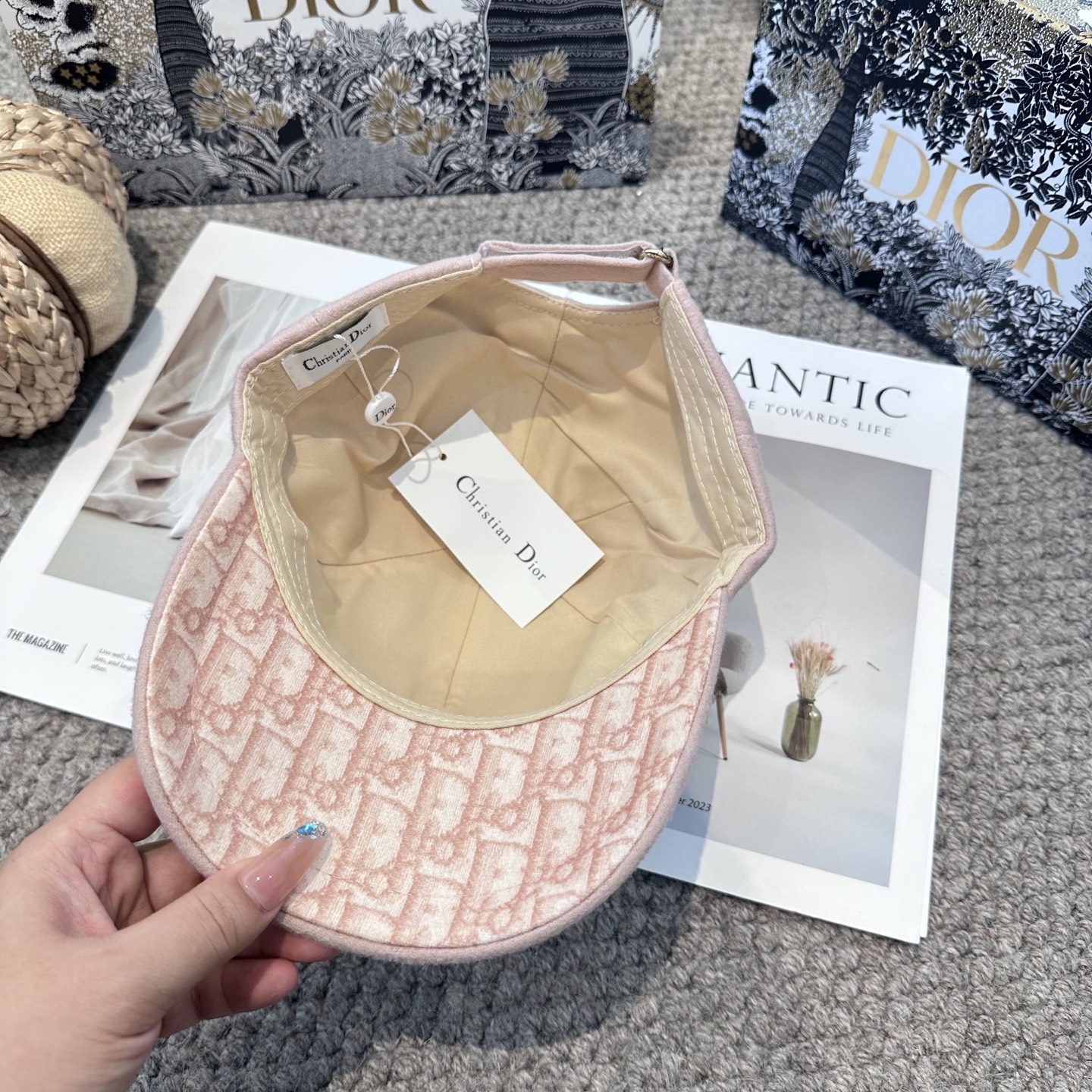 P68 DIOR迪奥 刺绣小蜜蜂
官网同步新款发布 D家棒球帽🧢超级火爆