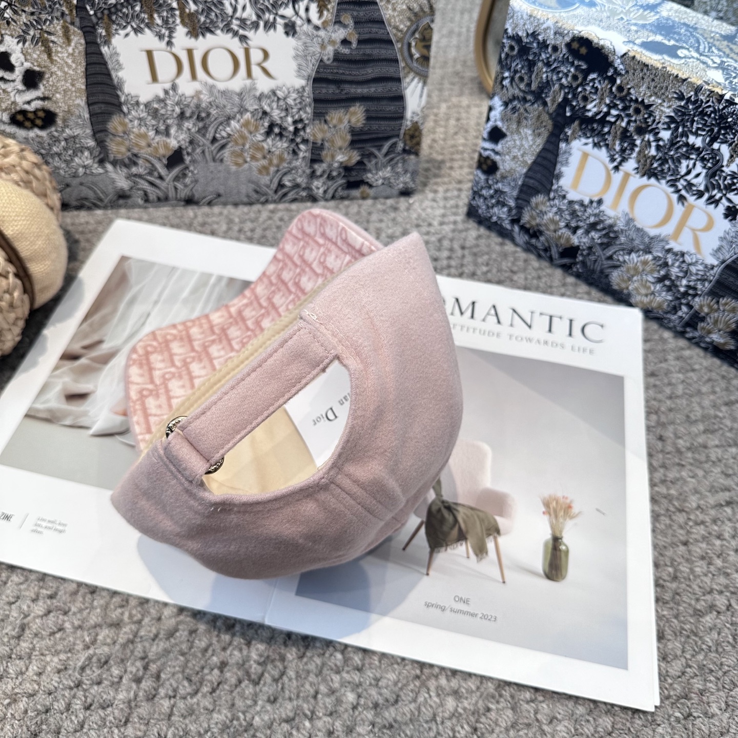 P68 DIOR迪奥 刺绣小蜜蜂
官网同步新款发布 D家棒球帽🧢超级火爆