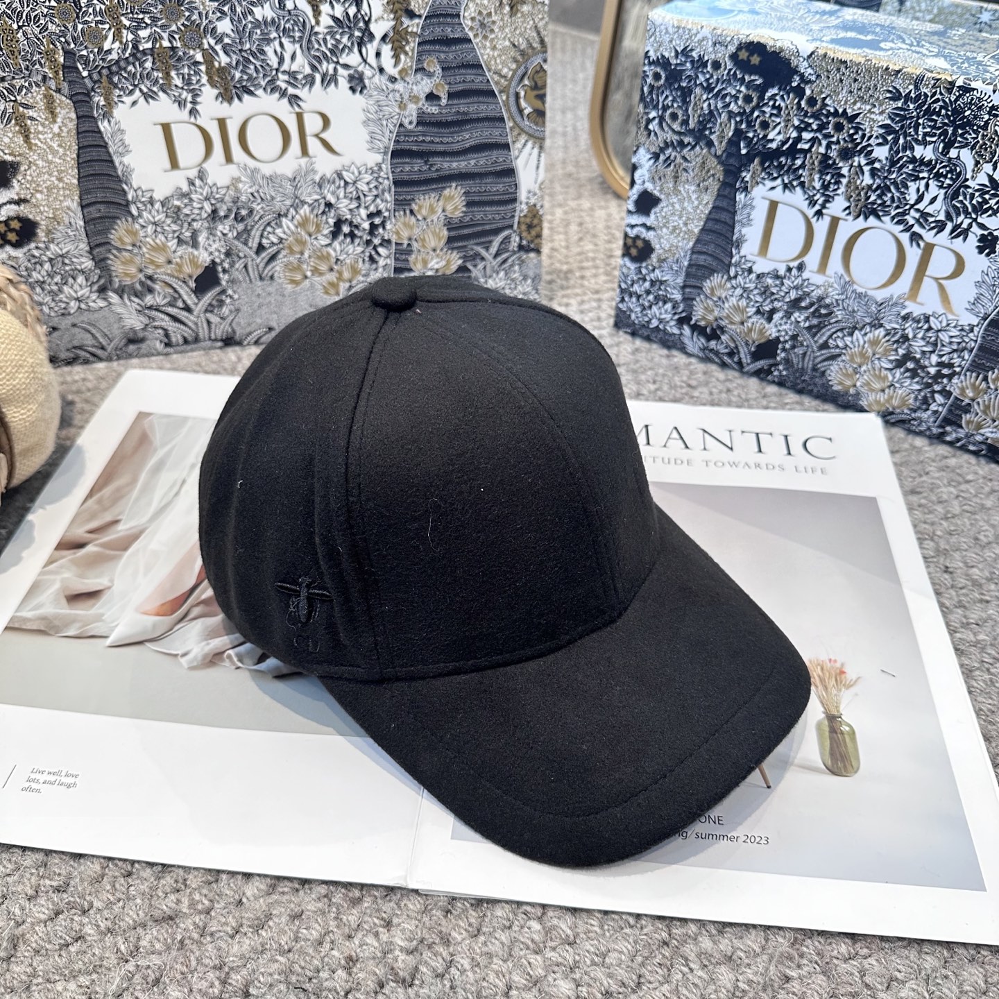 P68 DIOR迪奥 刺绣小蜜蜂
官网同步新款发布 D家棒球帽🧢超级火爆