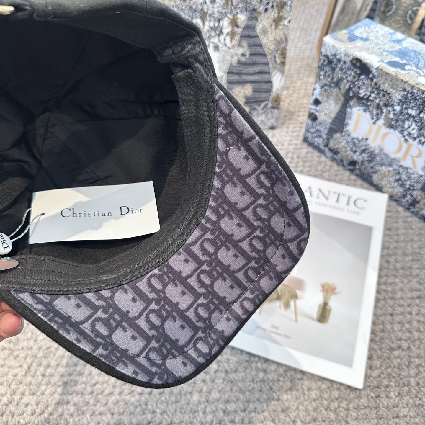 P68 DIOR迪奥 刺绣小蜜蜂
官网同步新款发布 D家棒球帽🧢超级火爆