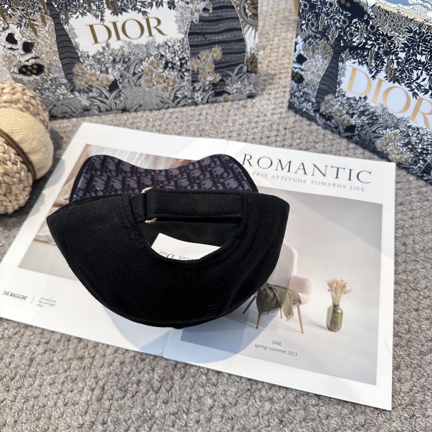 P68 DIOR迪奥 刺绣小蜜蜂
官网同步新款发布 D家棒球帽🧢超级火爆