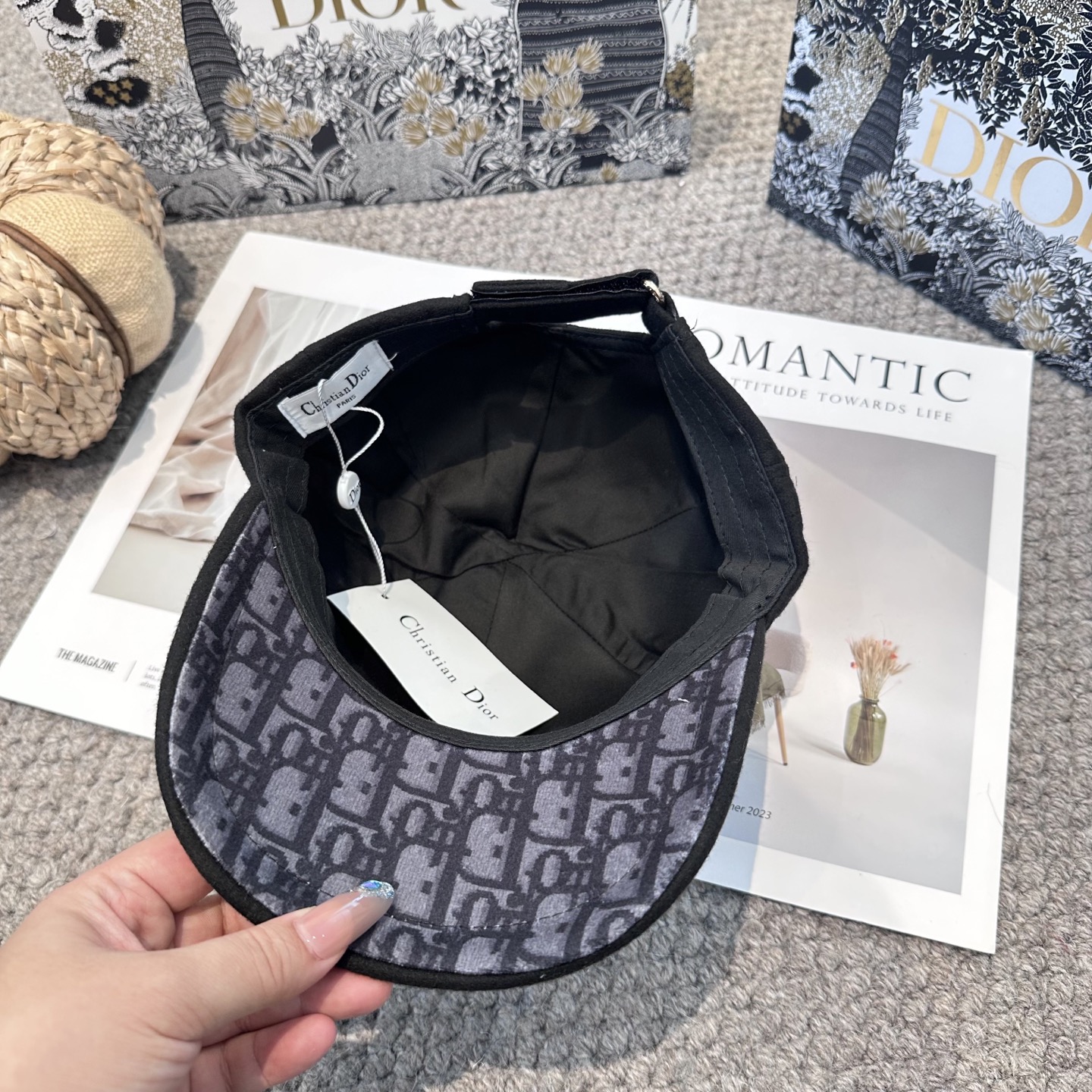 P68 DIOR迪奥 刺绣小蜜蜂
官网同步新款发布 D家棒球帽🧢超级火爆