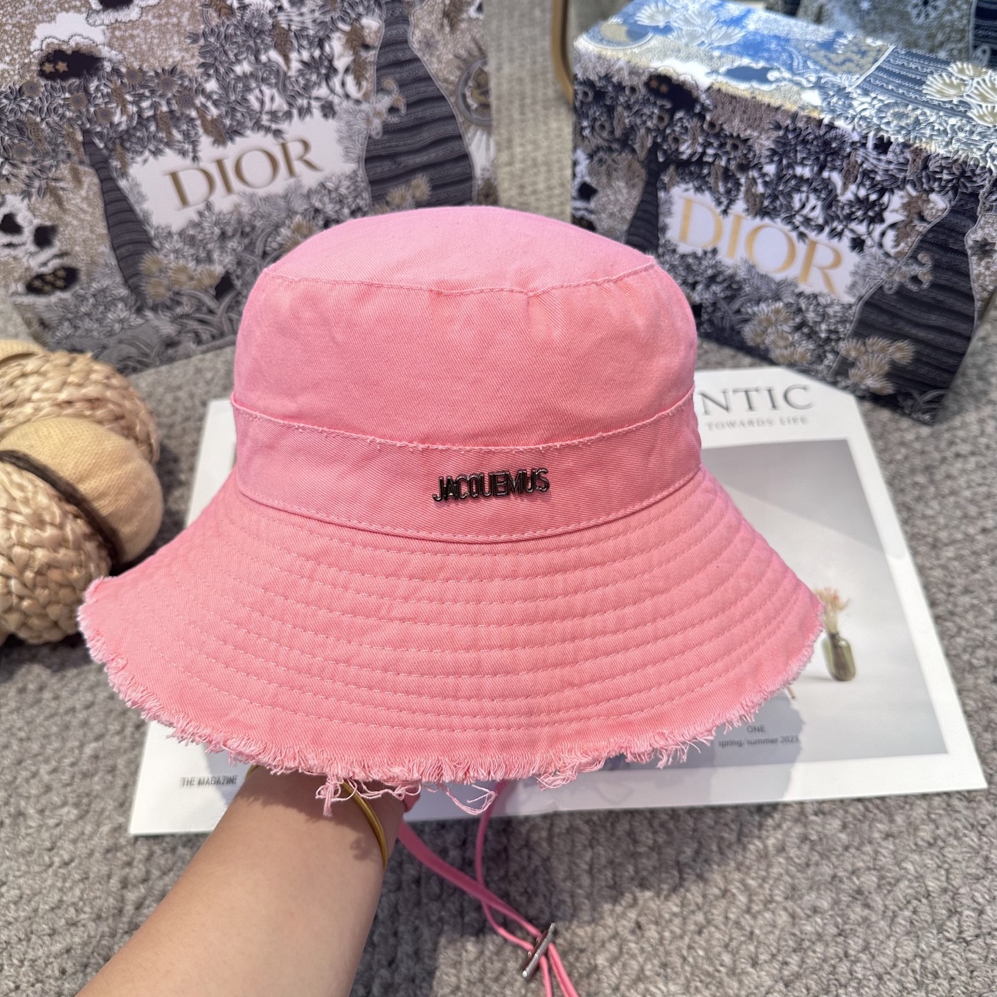  迪奥Dior 官网 迪奥logo渔夫帽，防晒指数超高，特别显脸小，有型不软塌，可随意折叠，携带方便🤗