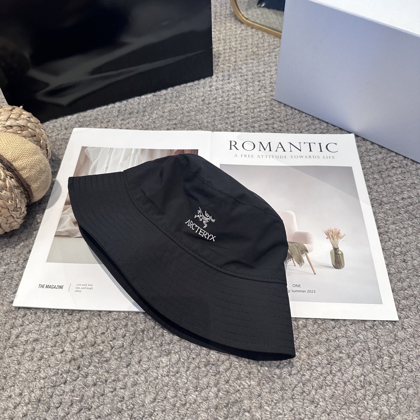  始祖鸟 渔夫帽轻盈透气
潮流百搭，小红书种草，毒药
Get上你们的男朋友，一起cool