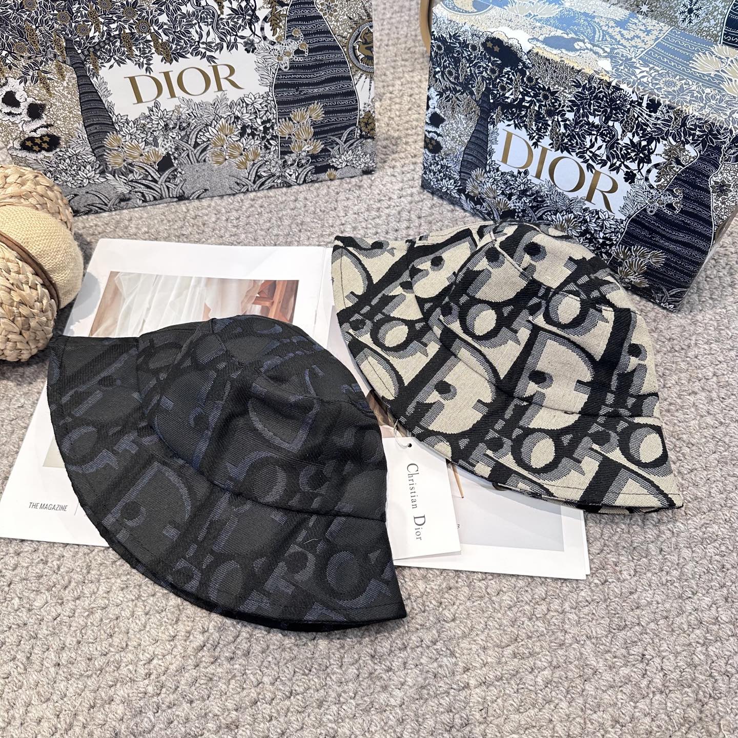 P70 迪奥Dior 官网最新老花 迪奥logo渔夫帽，防晒指数超高，特别显脸小，有型不软塌，可随意折叠，携带方便🤗