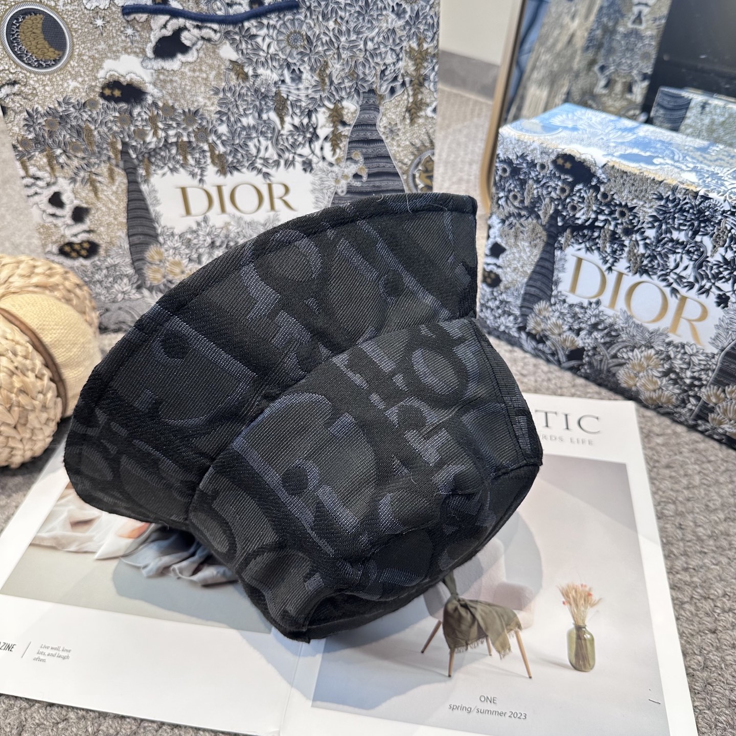 P70 迪奥Dior 官网最新老花 迪奥logo渔夫帽，防晒指数超高，特别显脸小，有型不软塌，可随意折叠，携带方便🤗