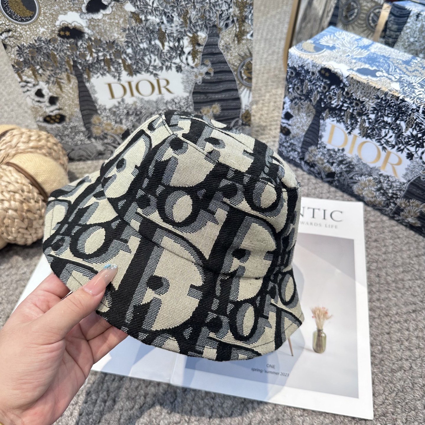 P70 迪奥Dior 官网最新老花 迪奥logo渔夫帽，防晒指数超高，特别显脸小，有型不软塌，可随意折叠，携带方便🤗